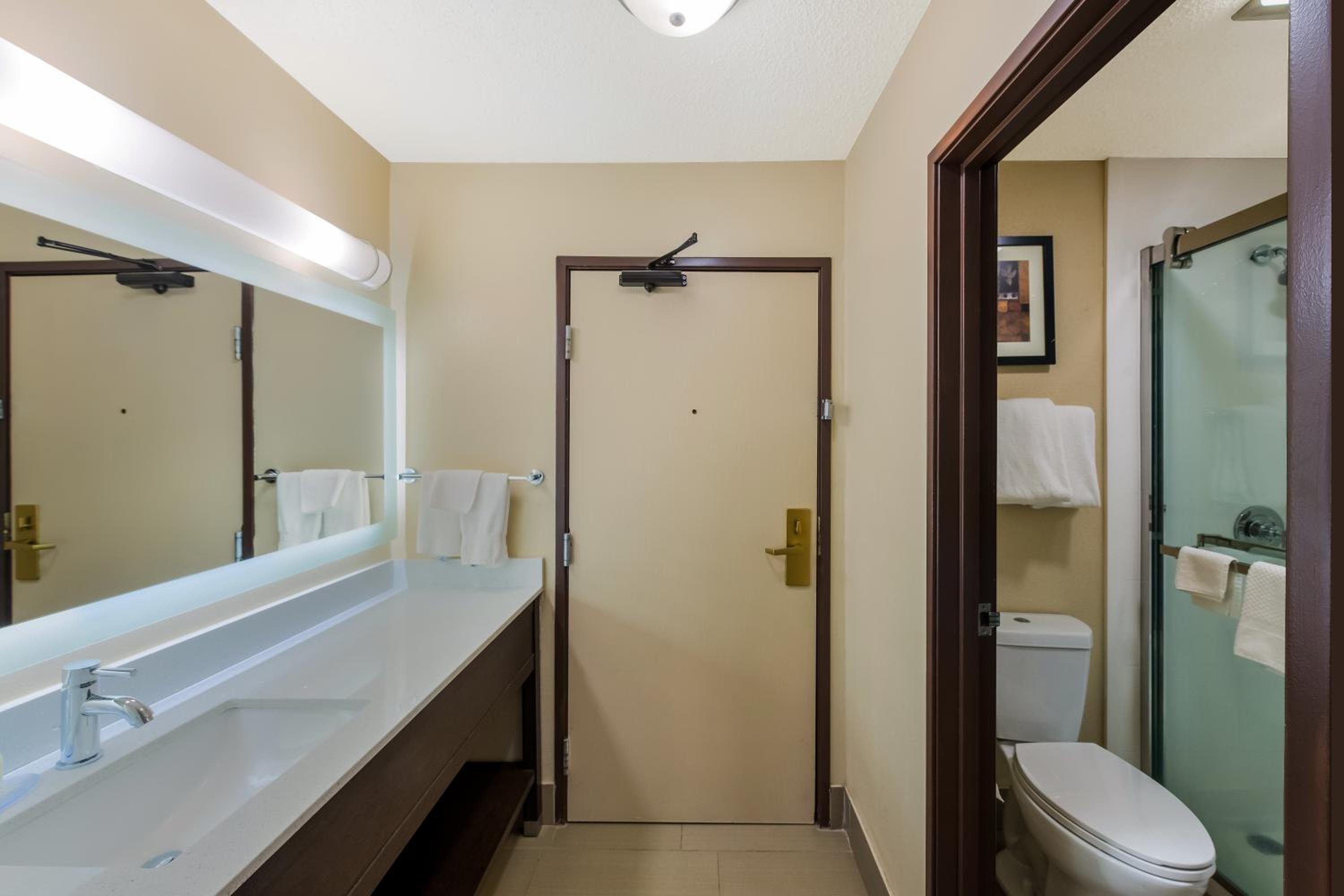 King Room - Non-Smoking - Photo 3