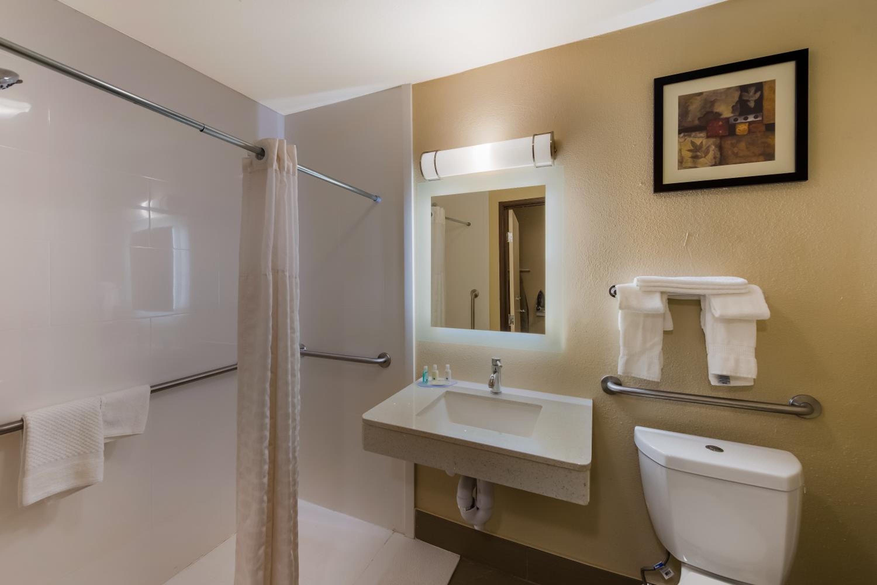 Queen Room - Accessible/Nonsmoking - Photo 2