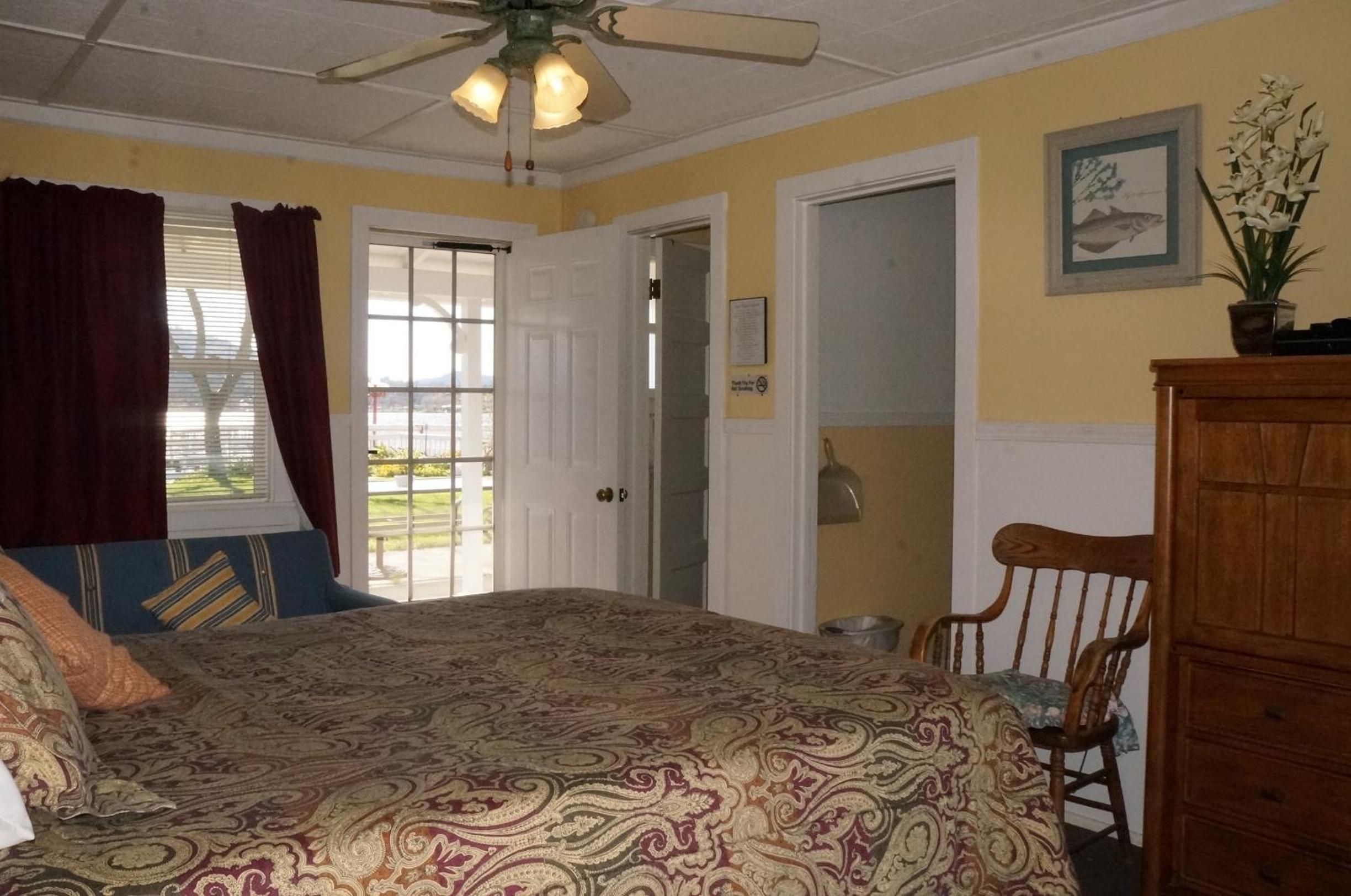 Queen Room with Lake View #6 photo 2