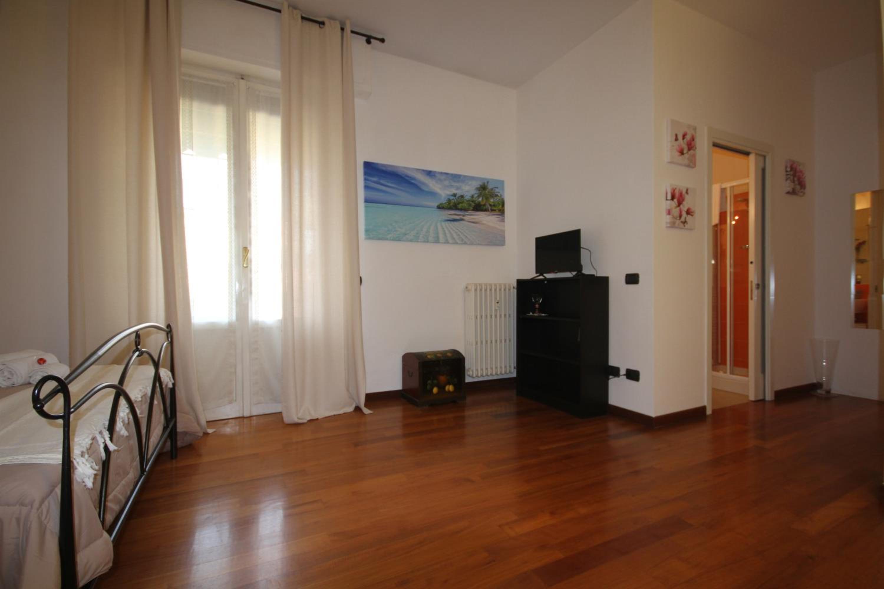 One-Bedroom Apartment photo 2
