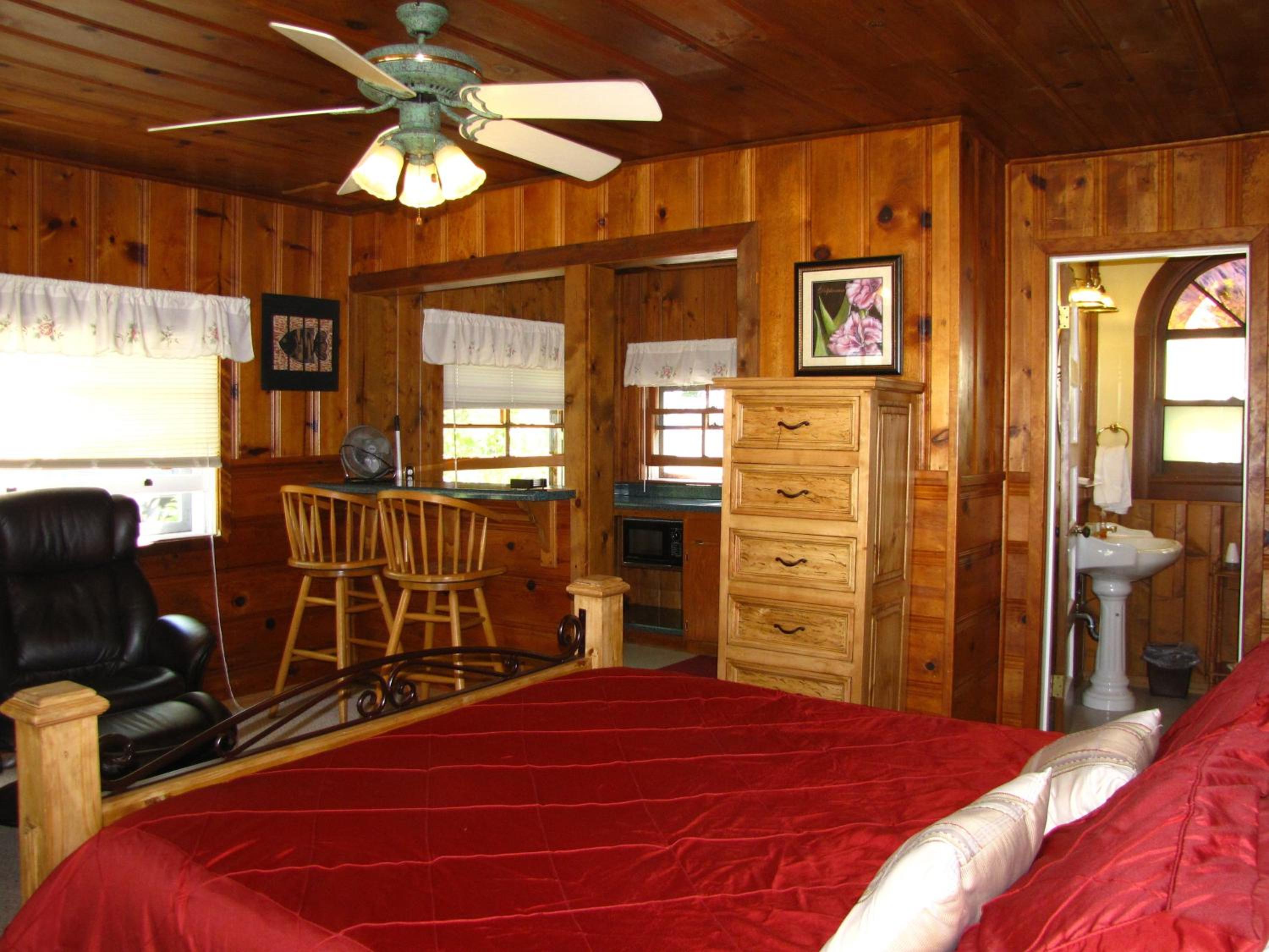 One-Bedroom Cottage with Lake View #9 photo 2