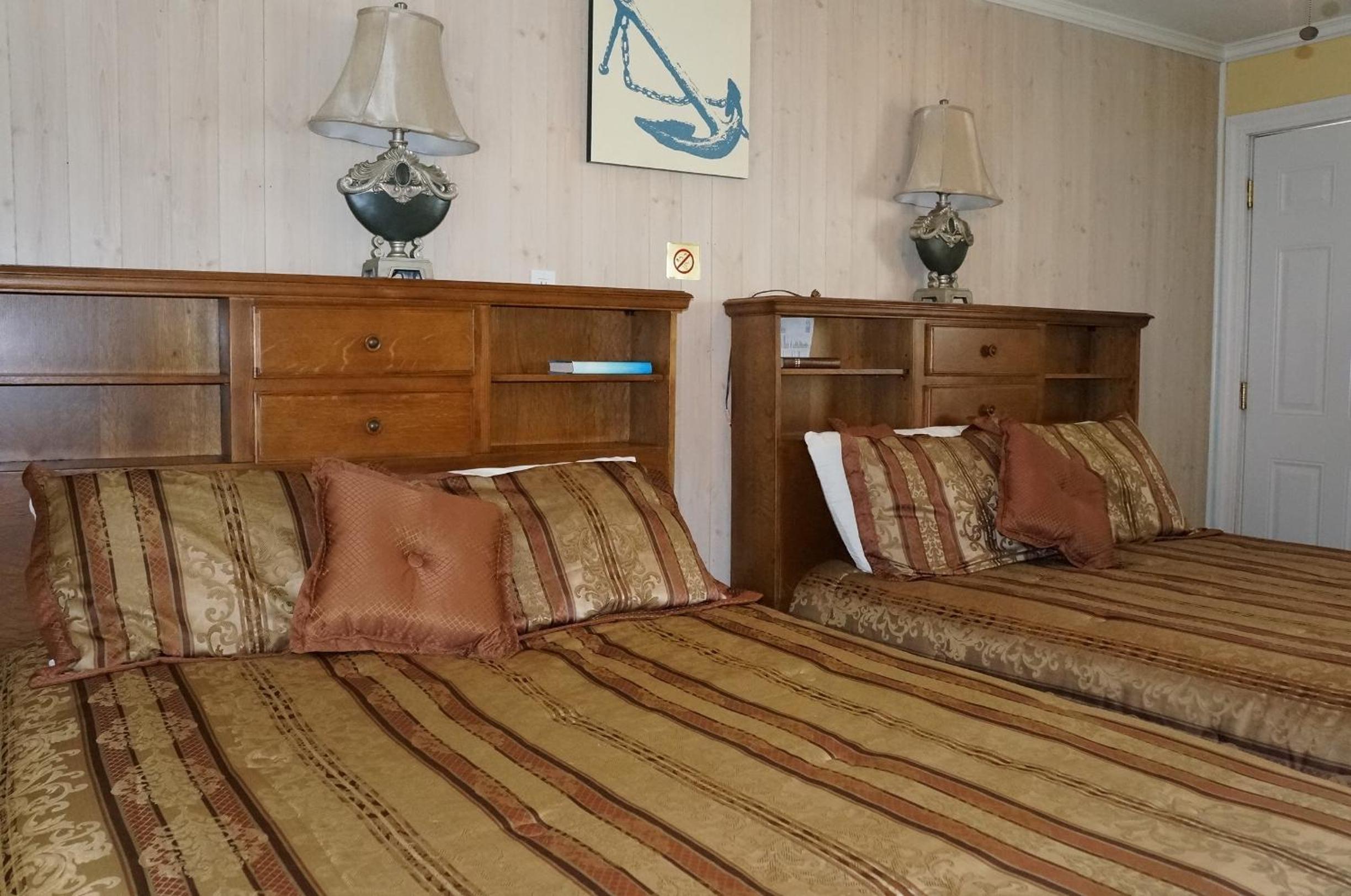 Queen Room with Two Queen Beds #5 photo 1