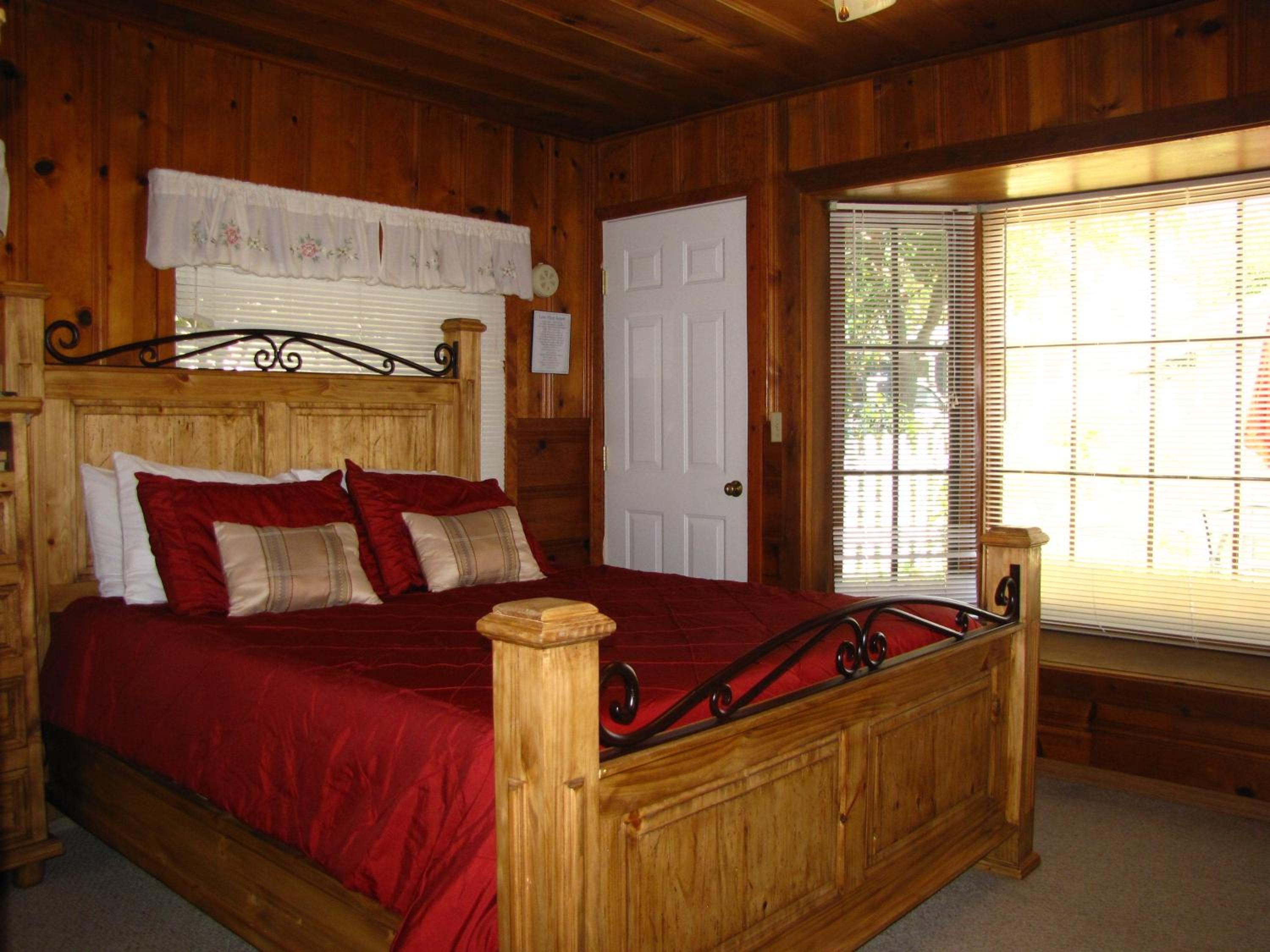 One-Bedroom Cottage with Lake View #9 photo 1