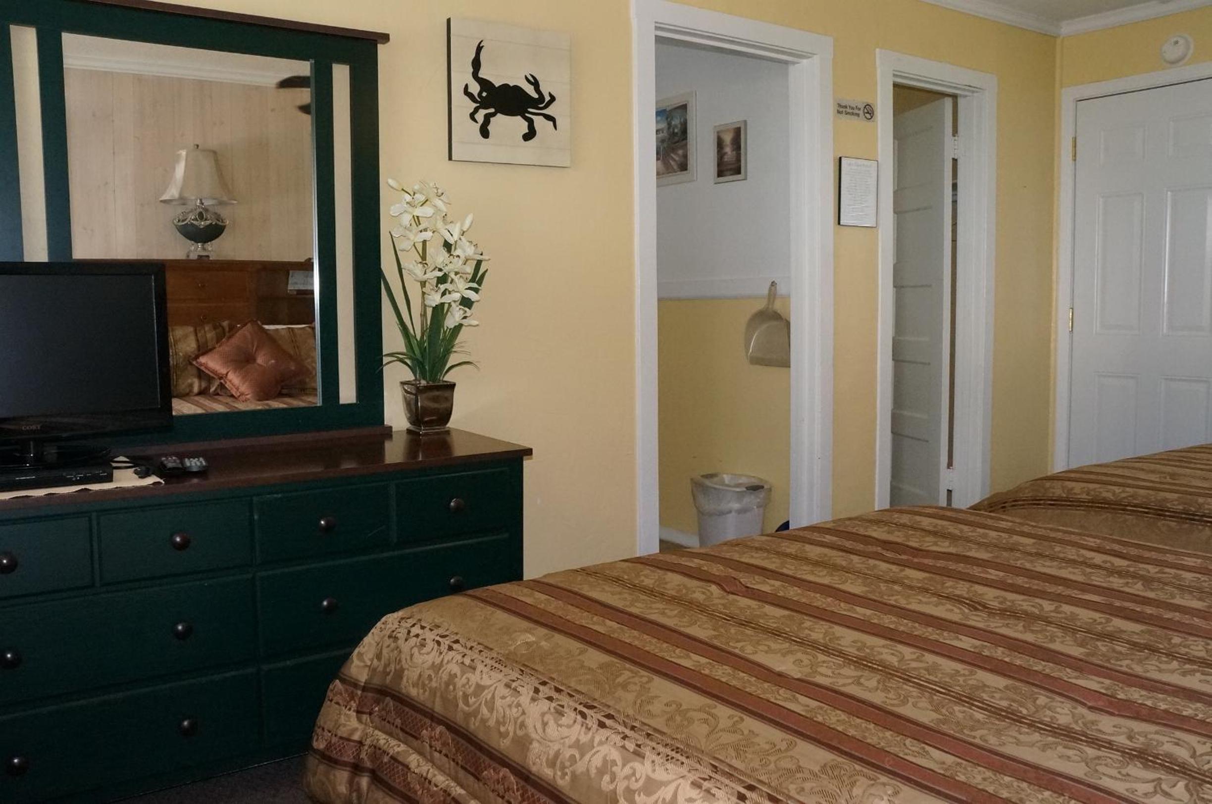 Queen Room with Two Queen Beds #5 photo 3