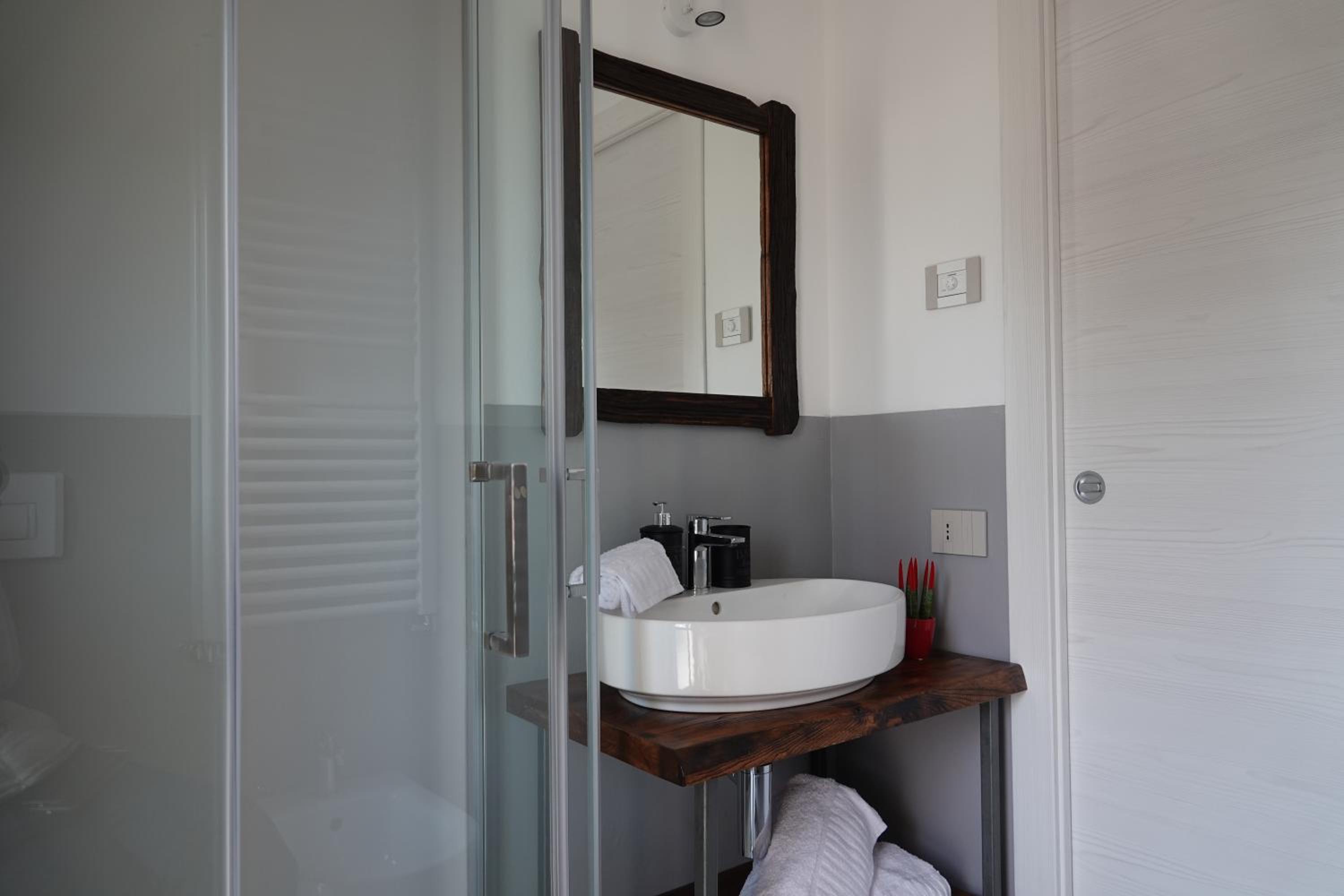 Superior Double or Twin Room with Lake View photo 2