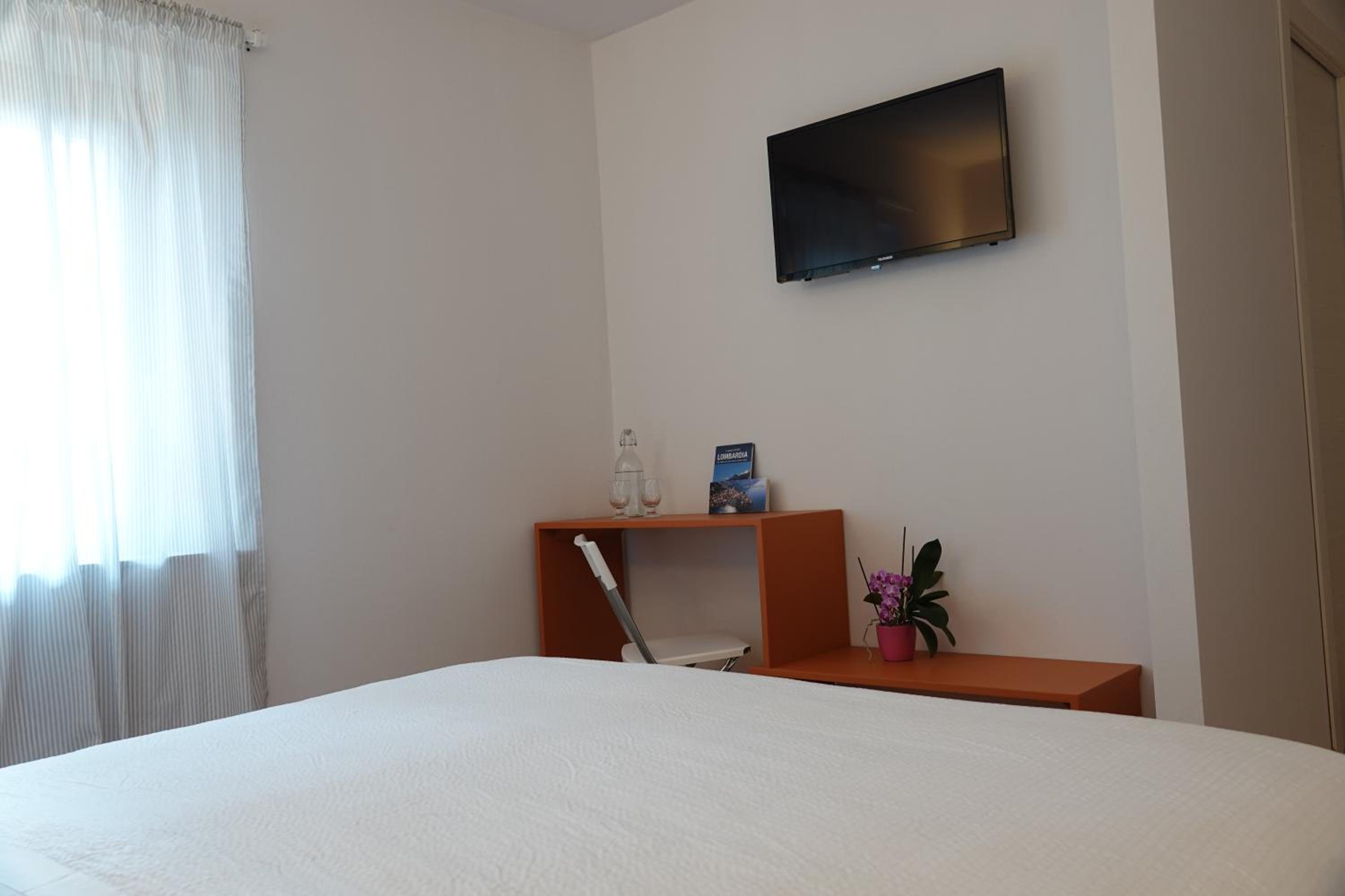 Standard Double or Twin Room photo 3