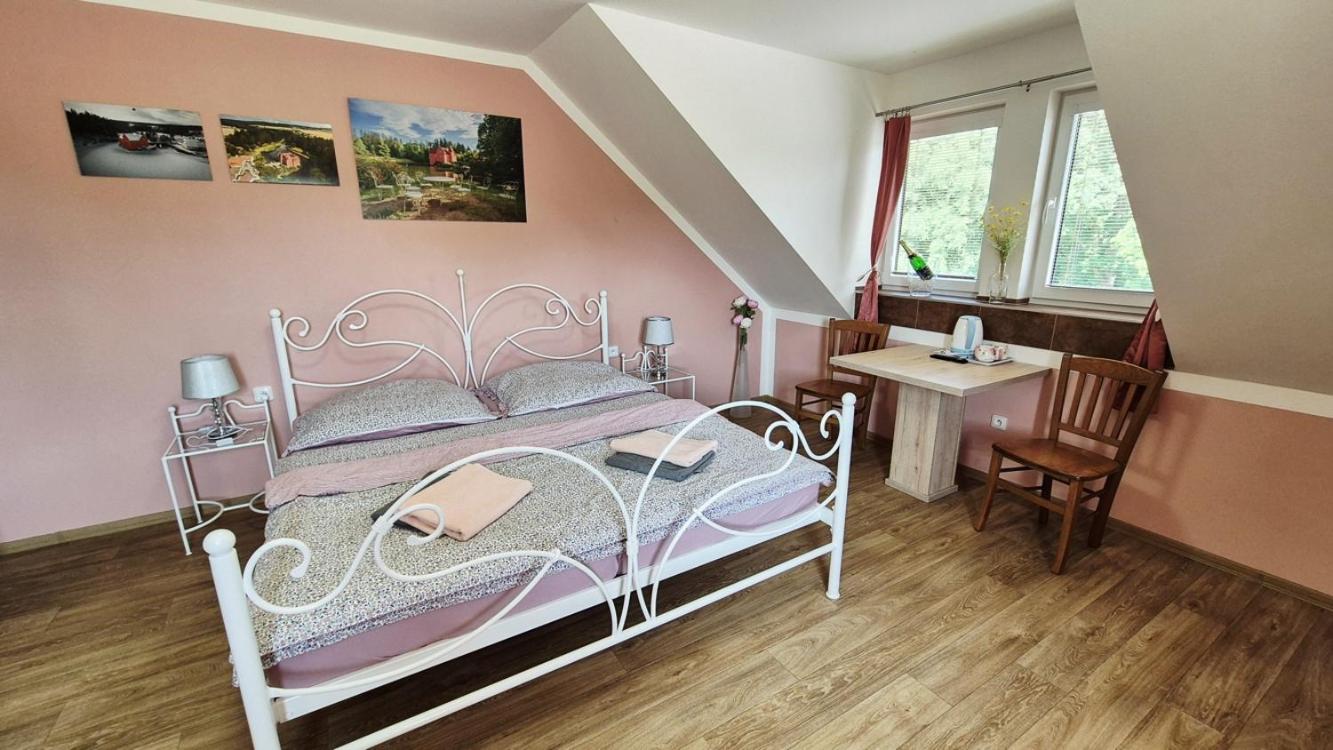 Deluxe Double Room with Shower