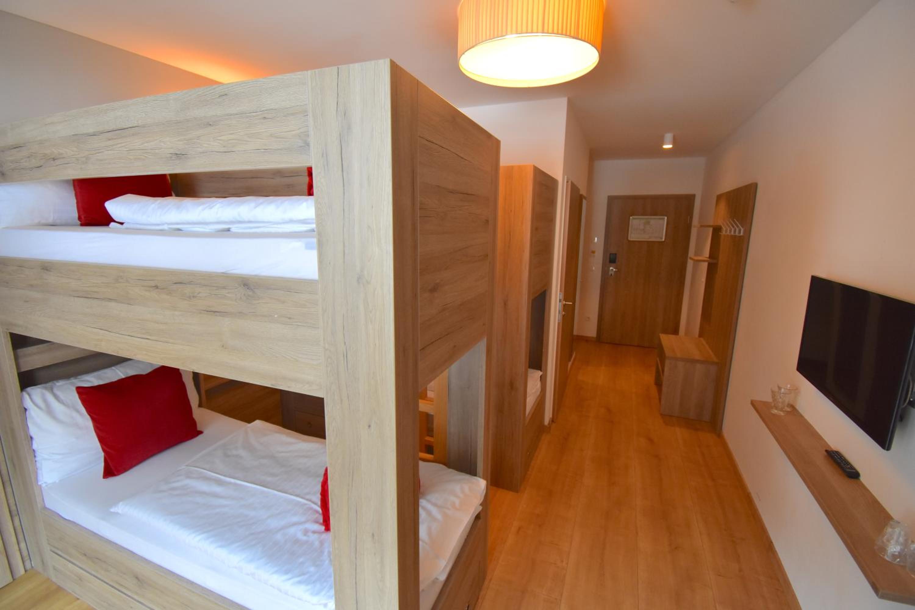 Quadruple Room with Balcony photo 2