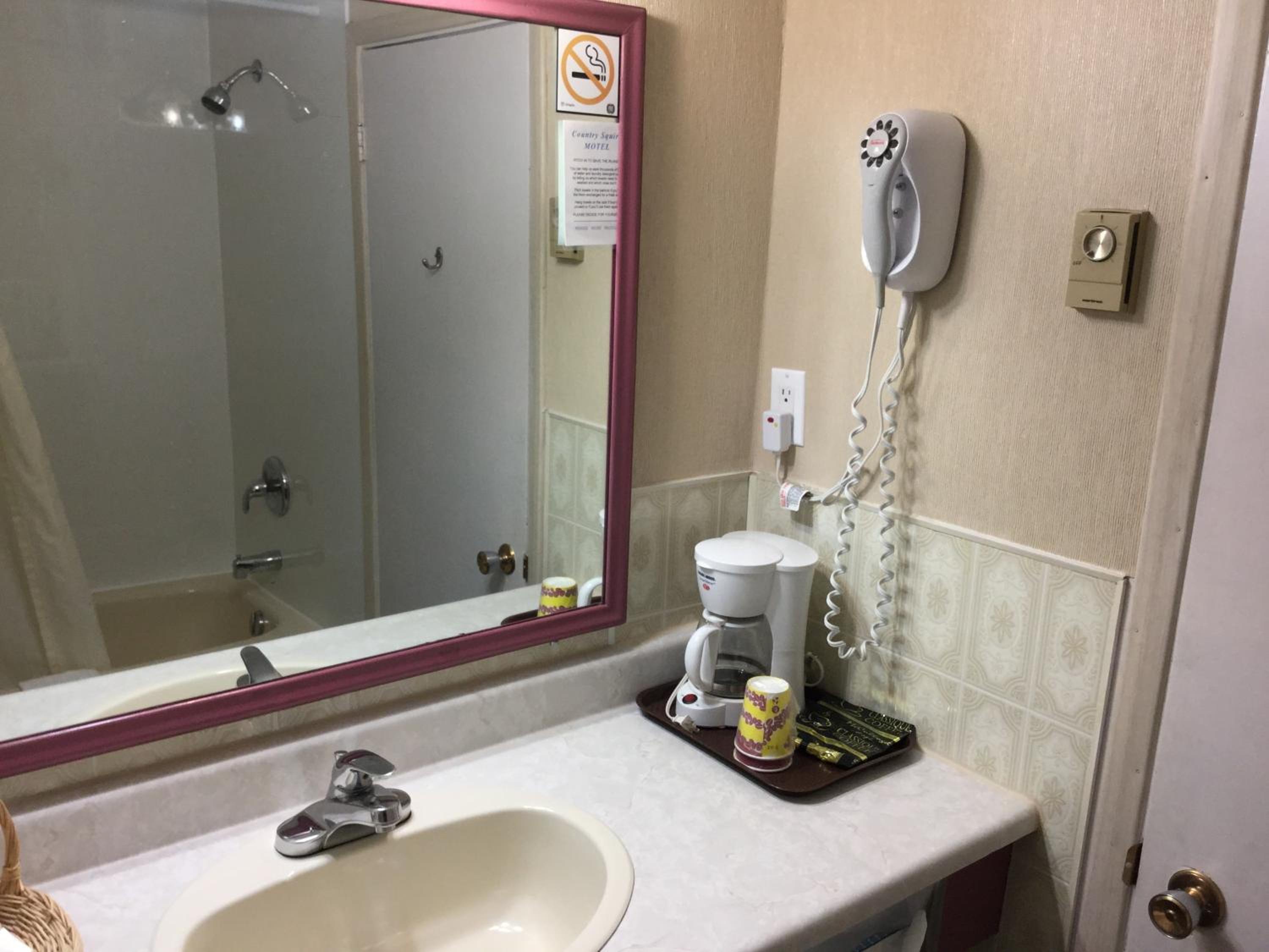 Queen Room photo 2