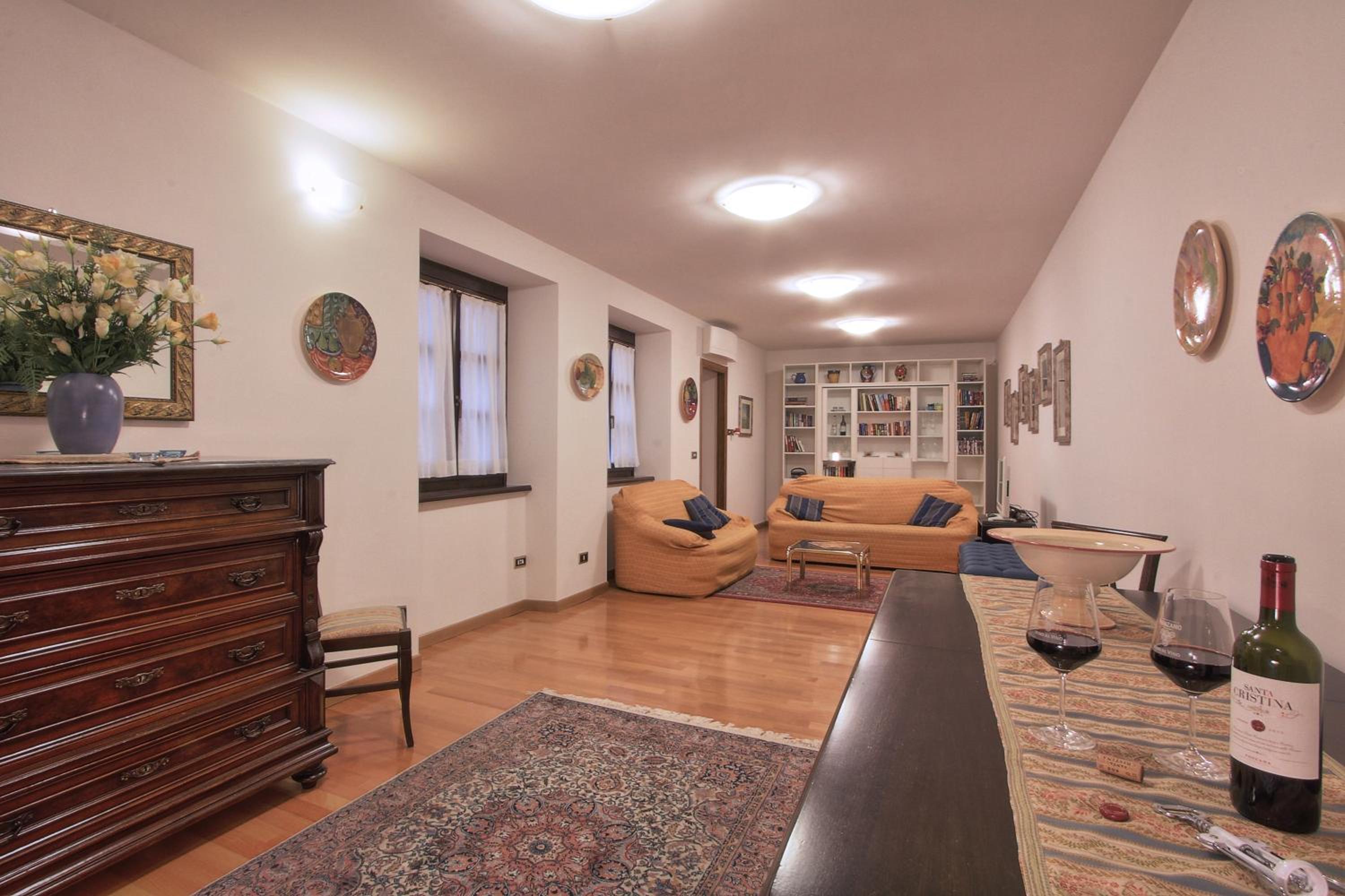 One-Bedroom Apartment photo 1