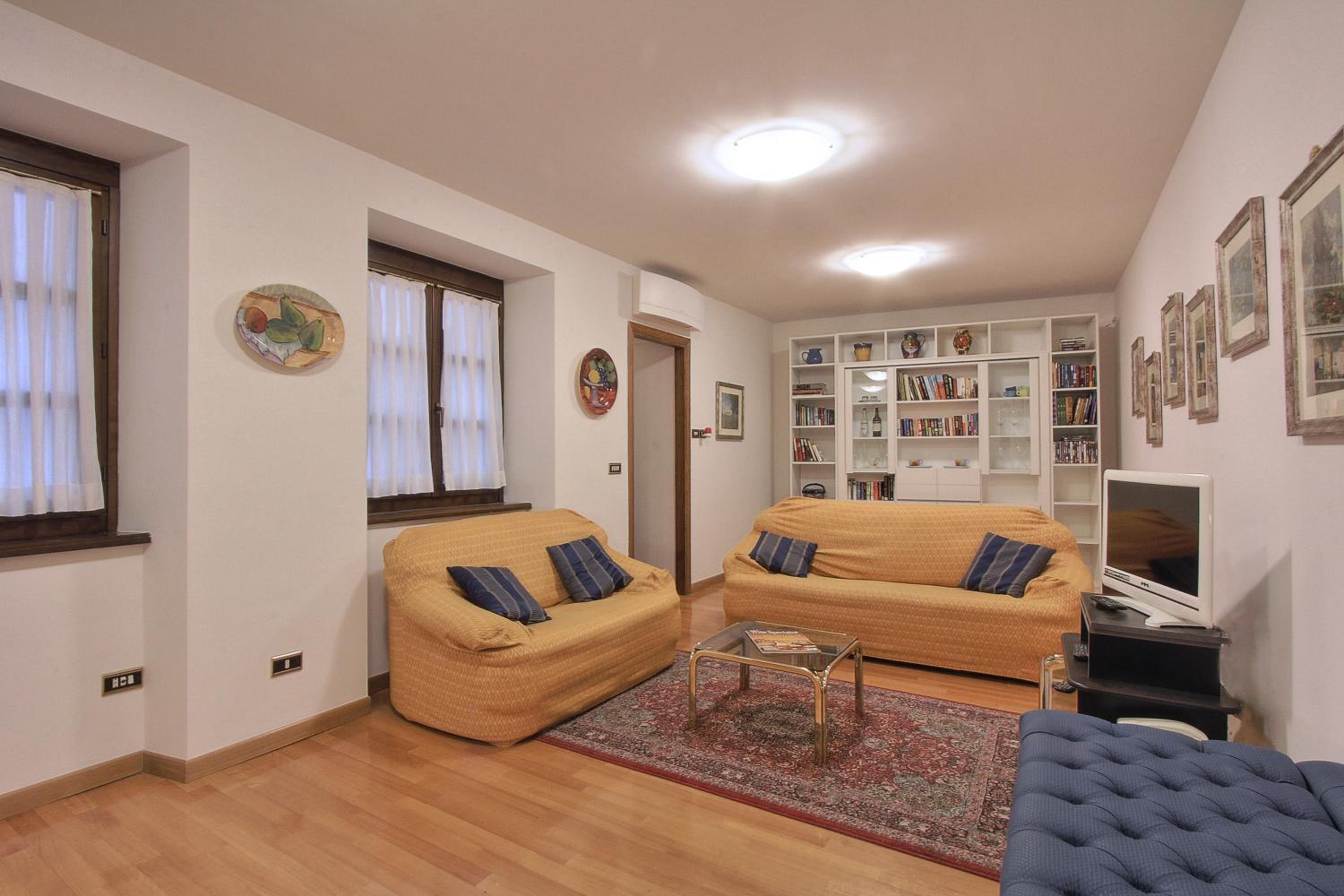 One-Bedroom Apartment photo 2