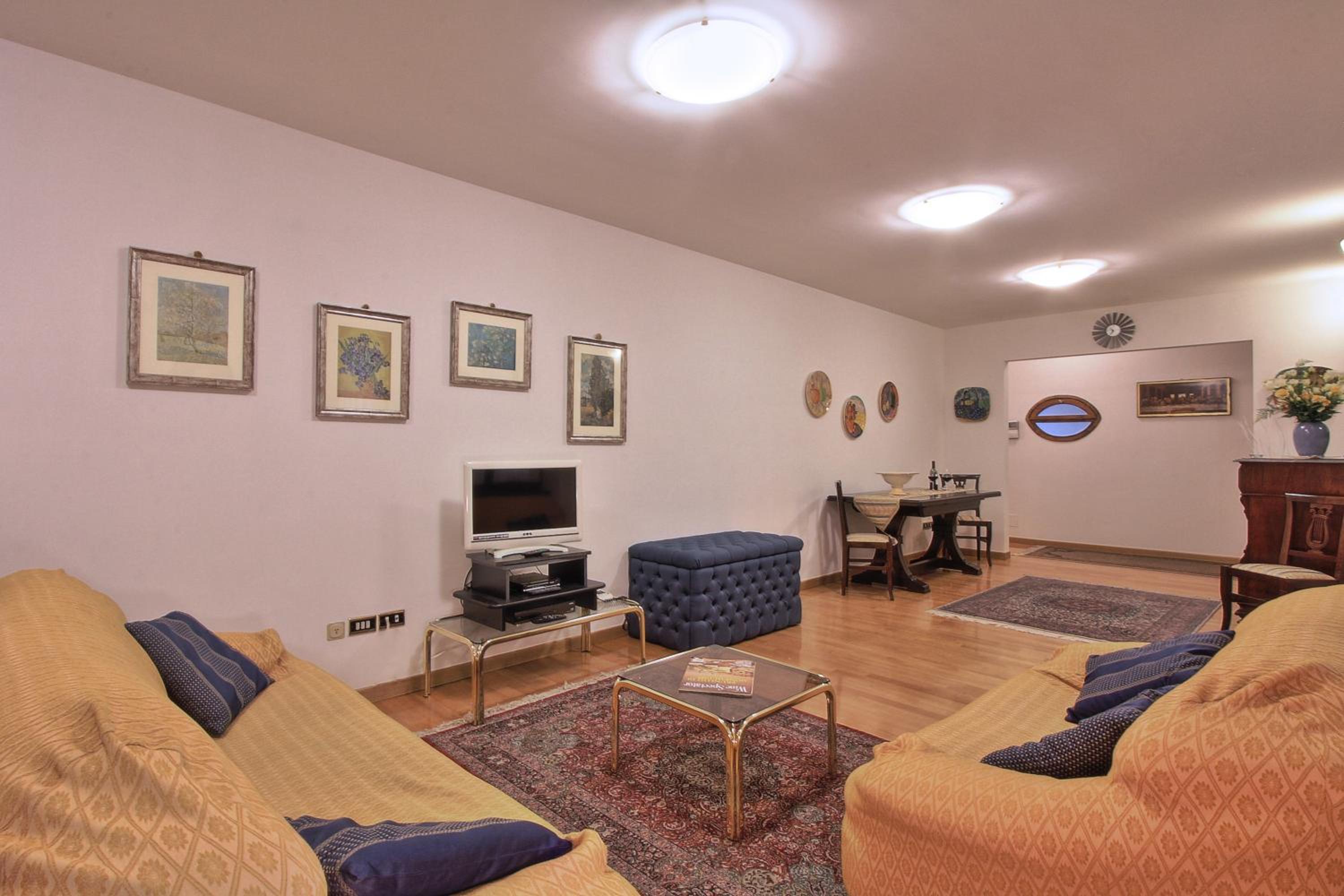 One-Bedroom Apartment photo 3