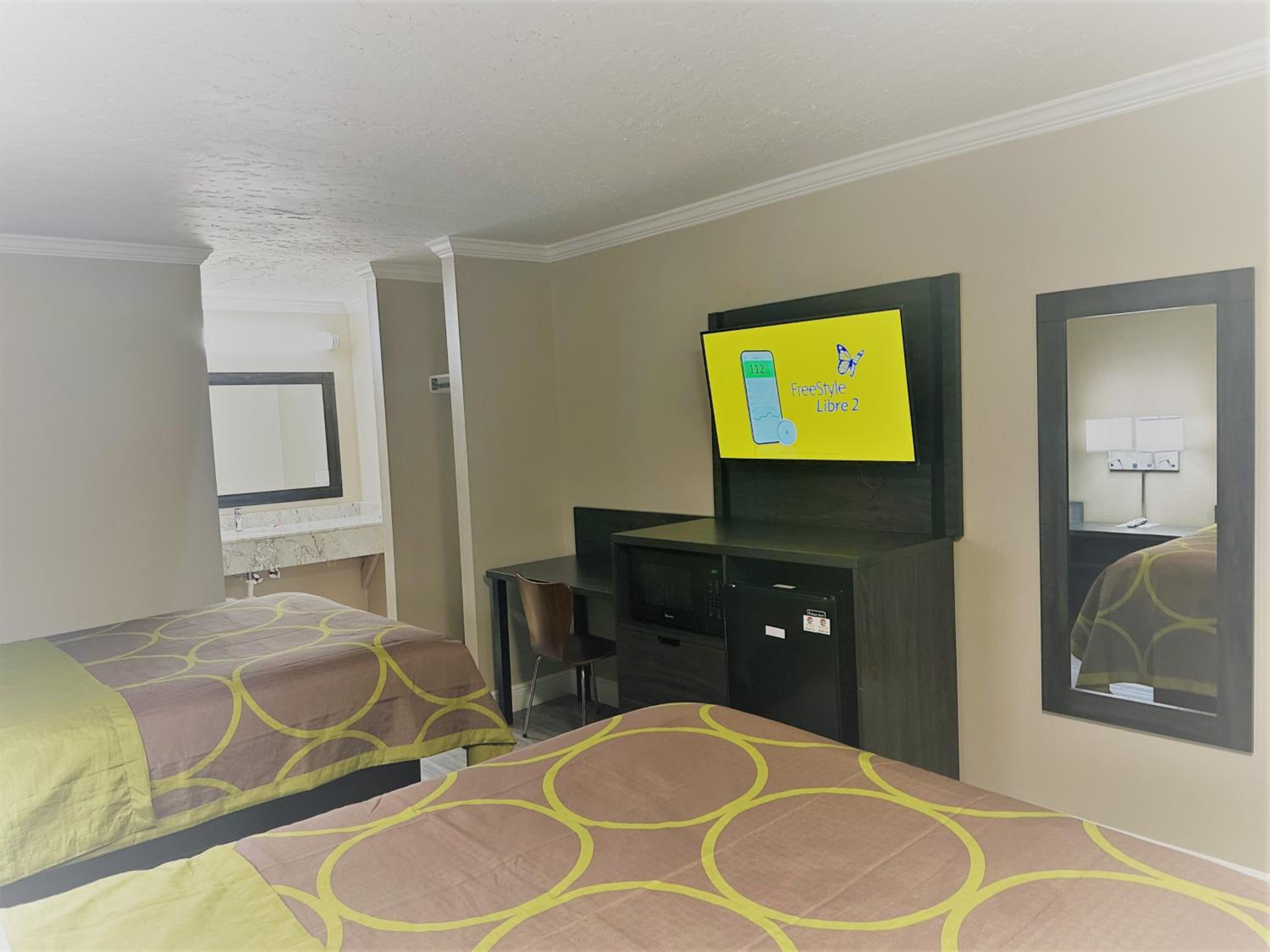 Double Room with Two Double Beds - Smoking - Photo 1