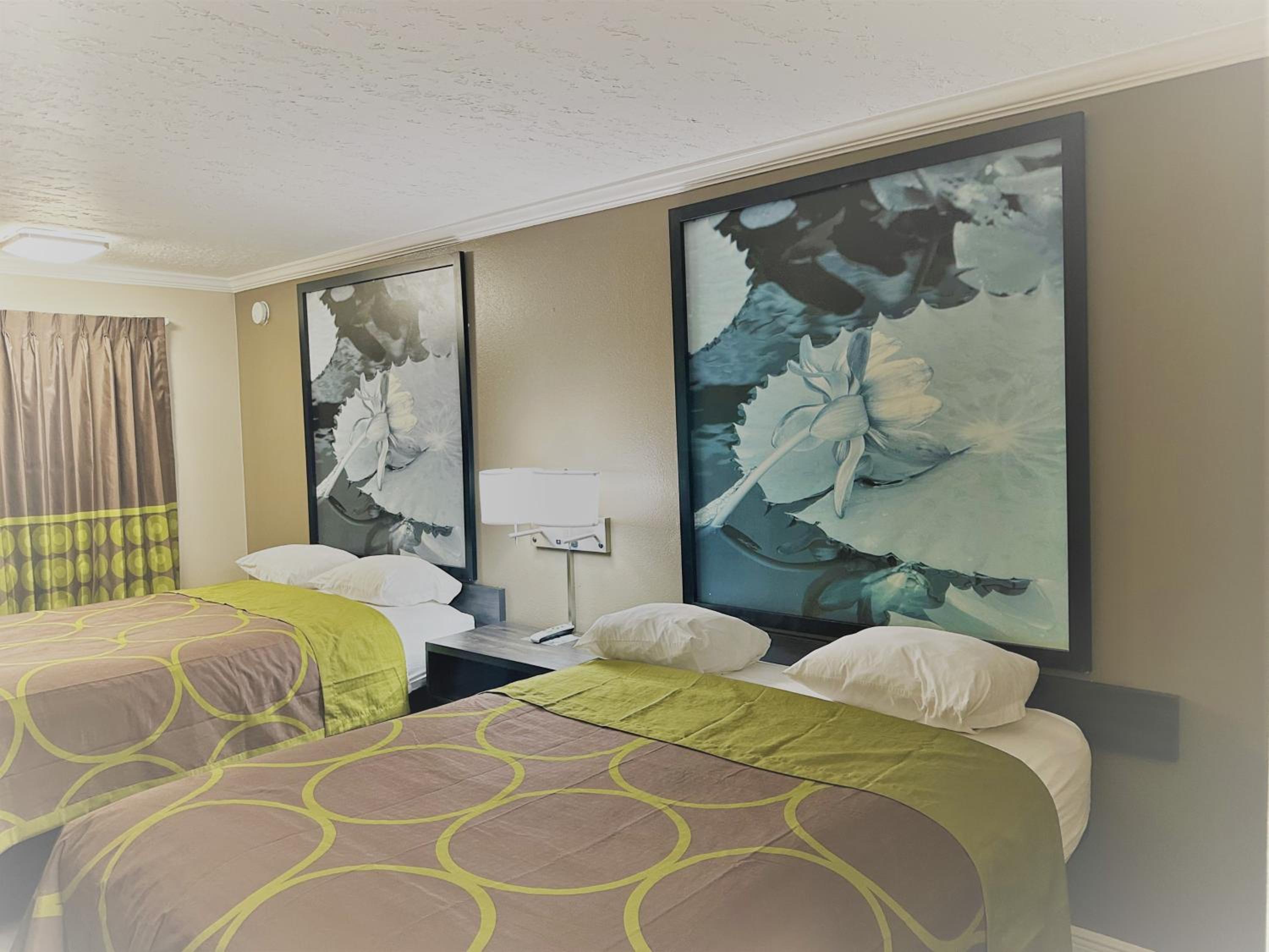 Double Room with Two Double Beds - Smoking - Photo 2