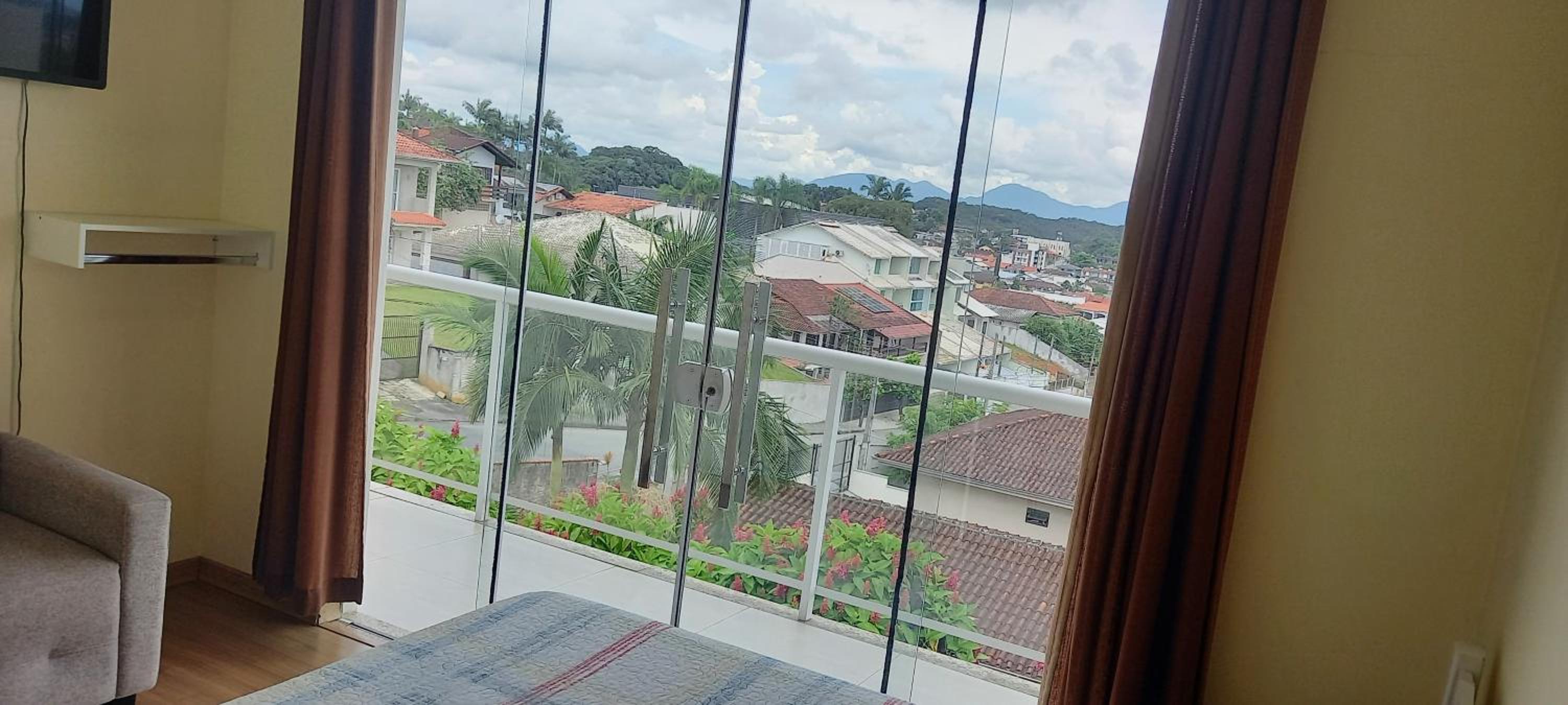 Deluxe Double Room with Balcony - Photo 13