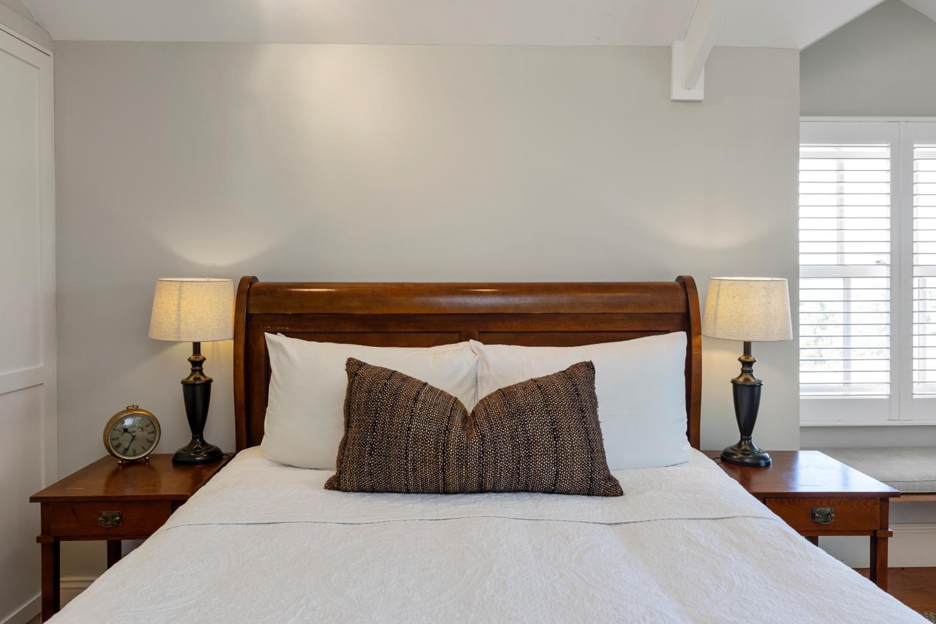 Deluxe Queen Room with Juliette Balcony and Valley View photo 1