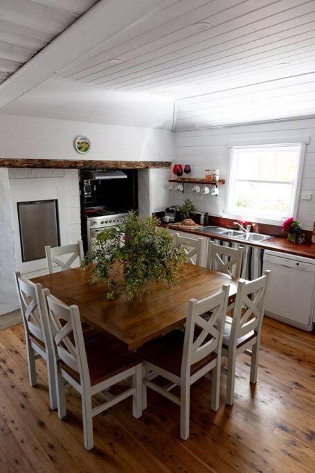 Three-Bedroom House photo 2