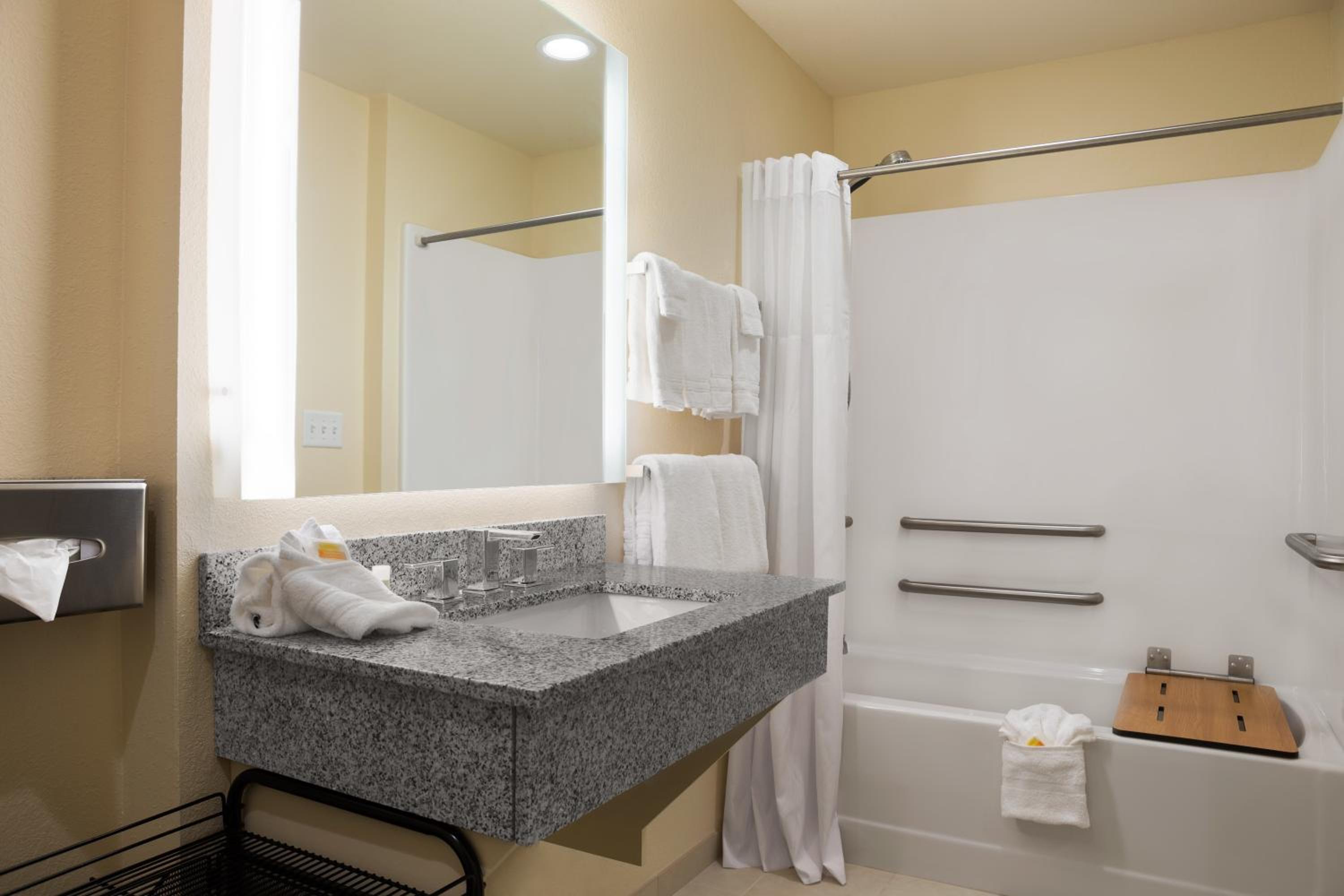 Studio King Suite - Accessible/Non-Smoking