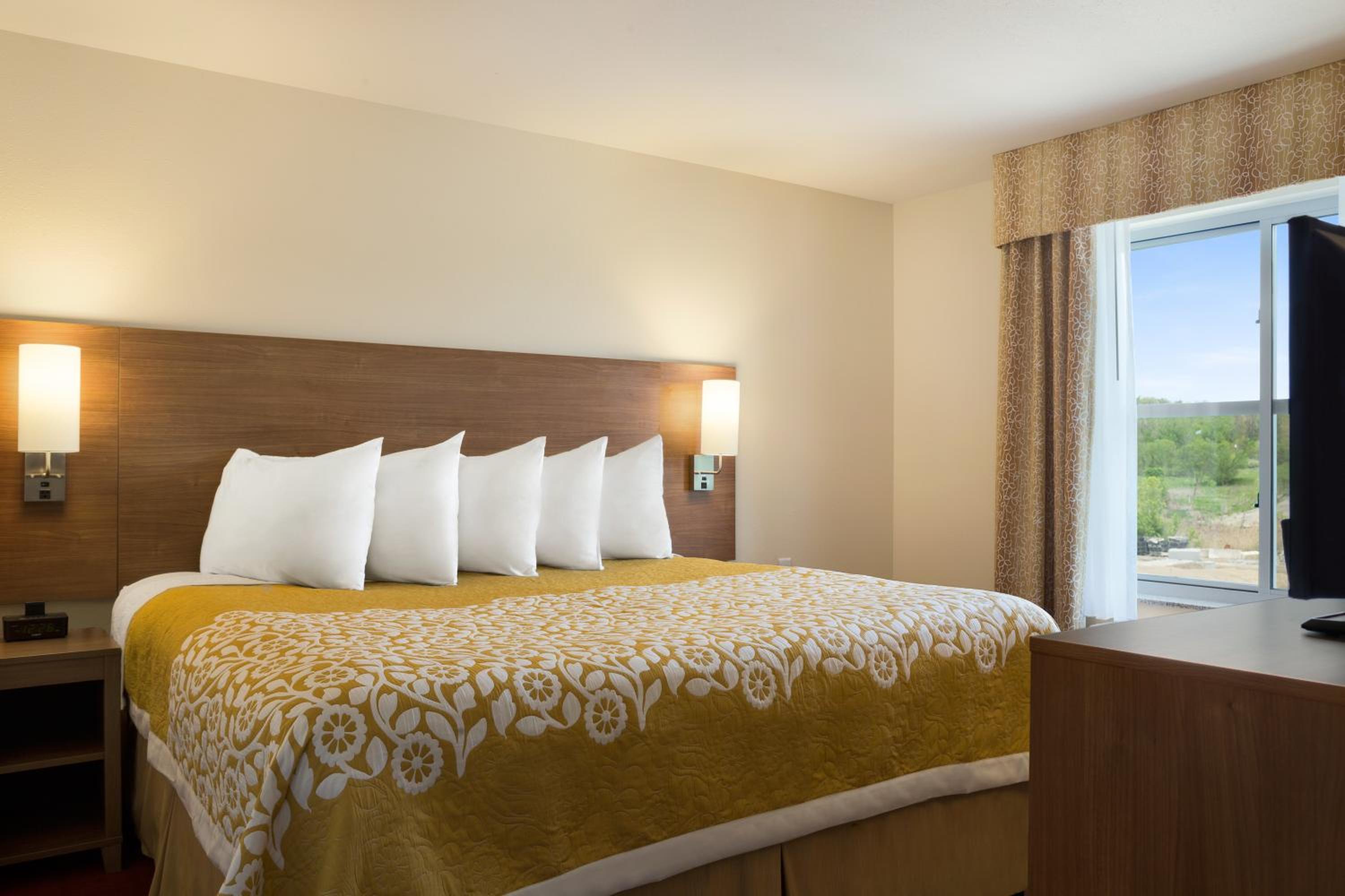 King Room - Accessible/Non-Smoking photo 1