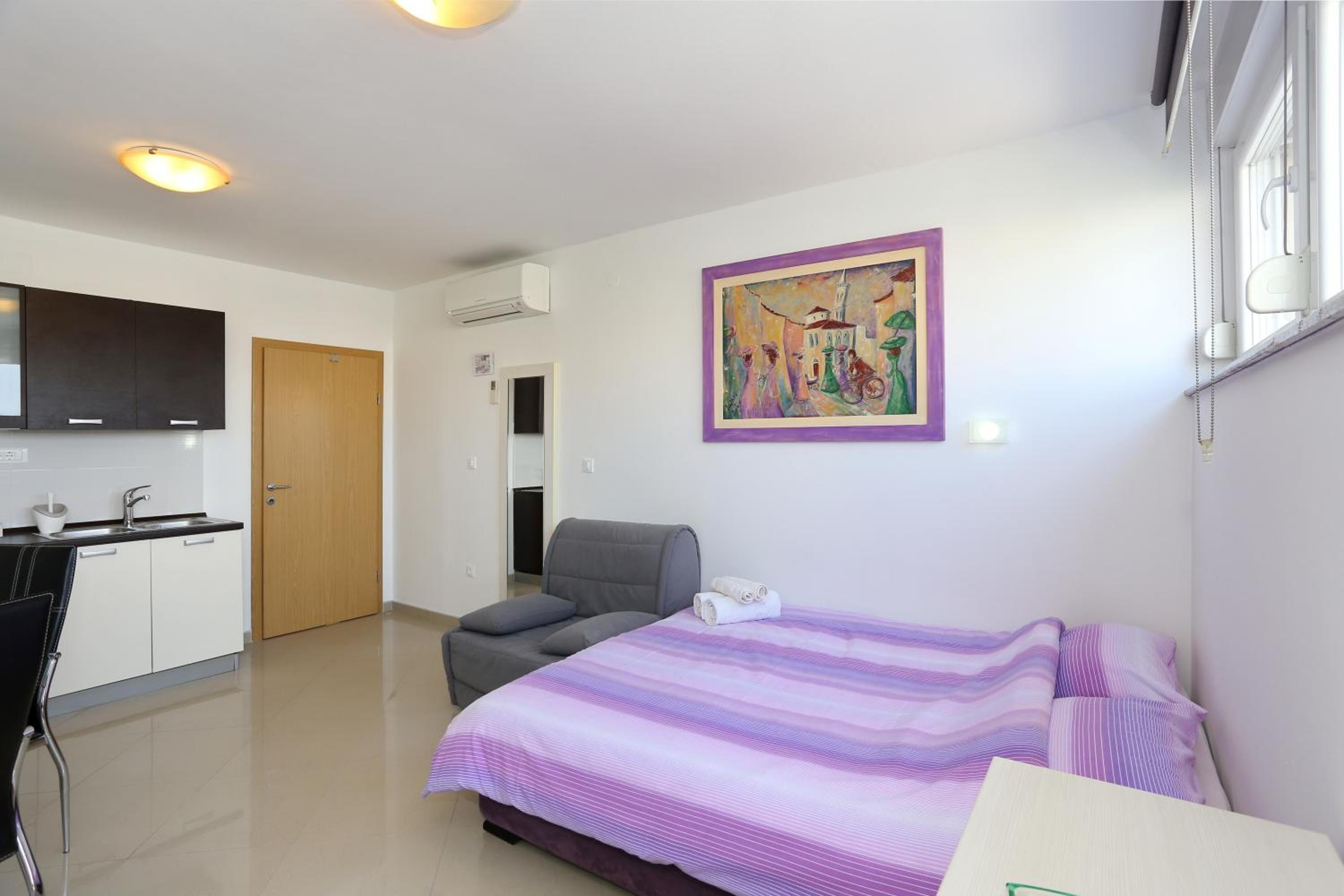 One-Bedroom Apartment with Sea View - Photo 12