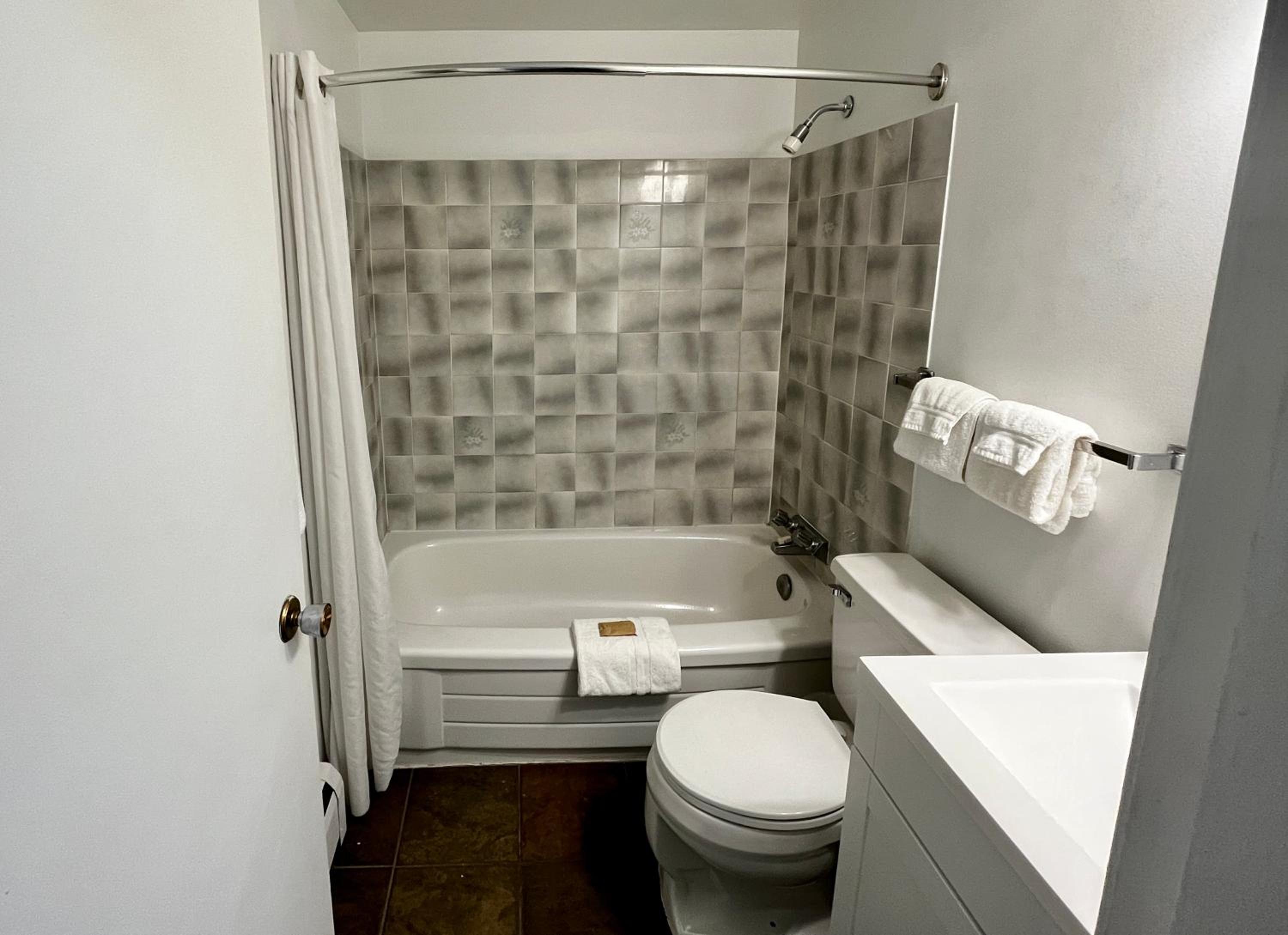 Queen Room - Photo 2