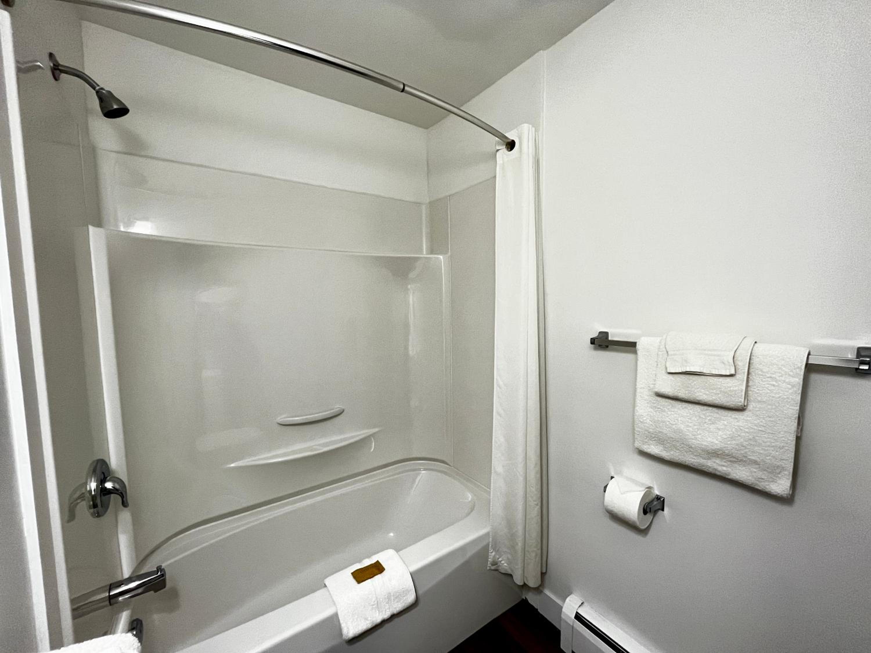 Standard Queen Room - Photo 7