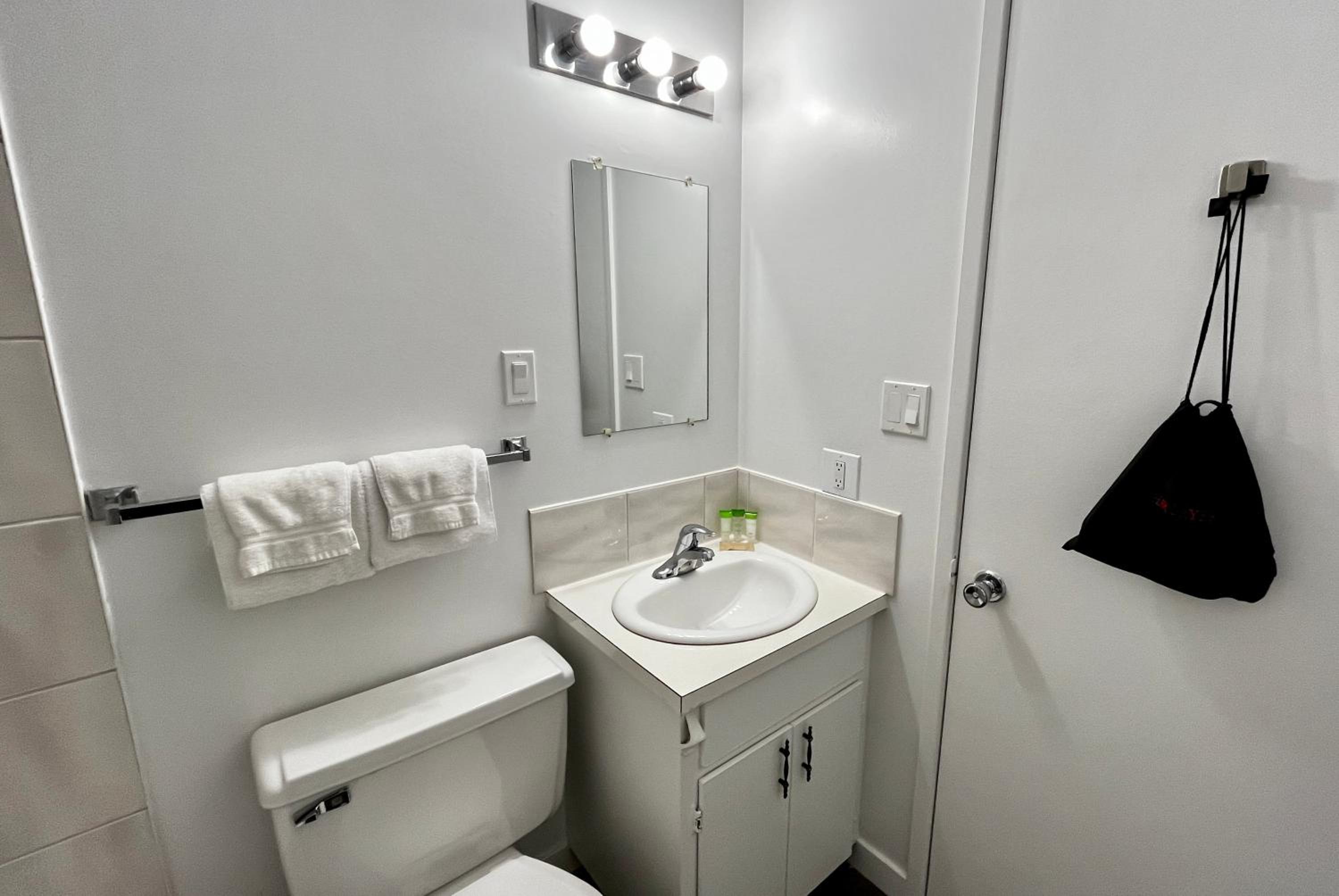 King Suite - Photo 8