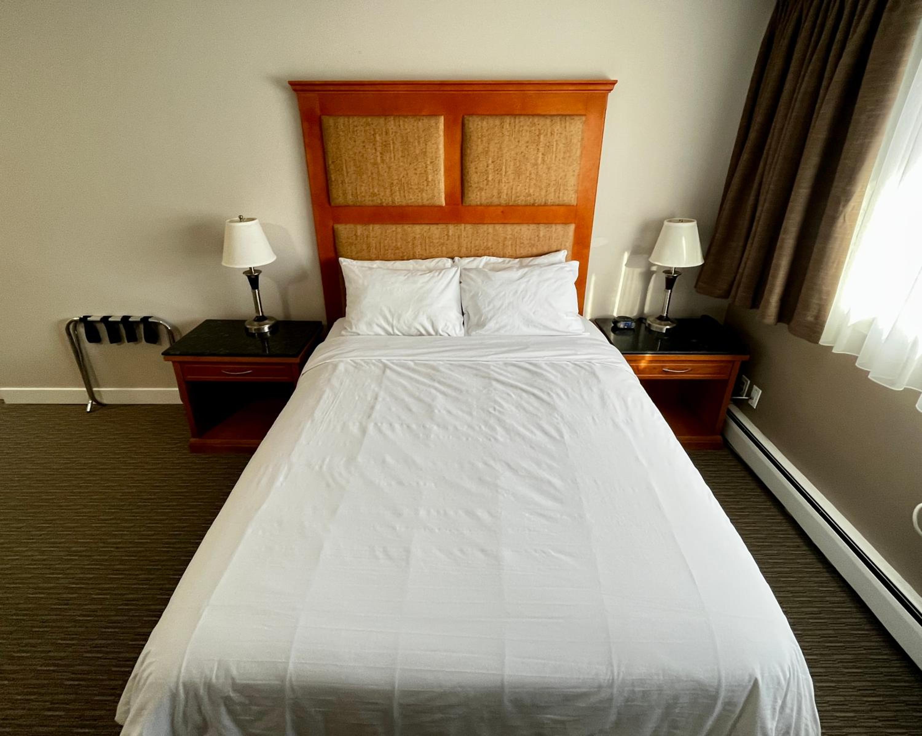Deluxe Queen Suite - Photo 1