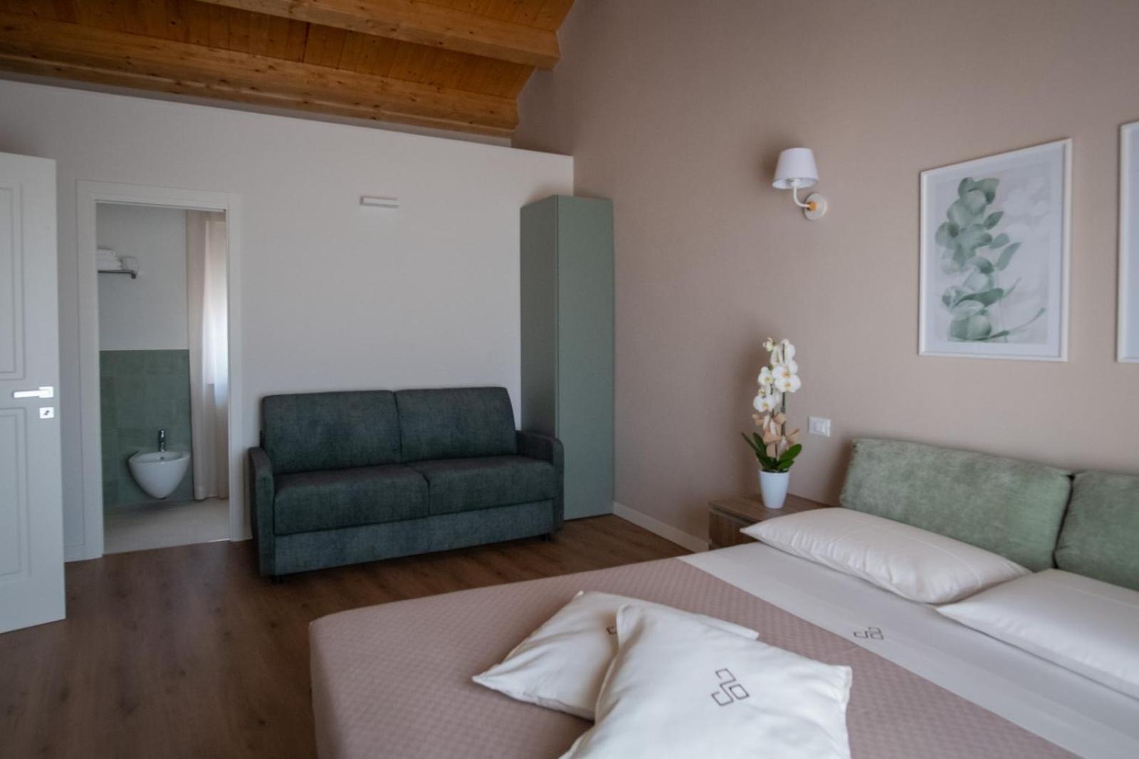 Apartment with Terrace - Photo 2