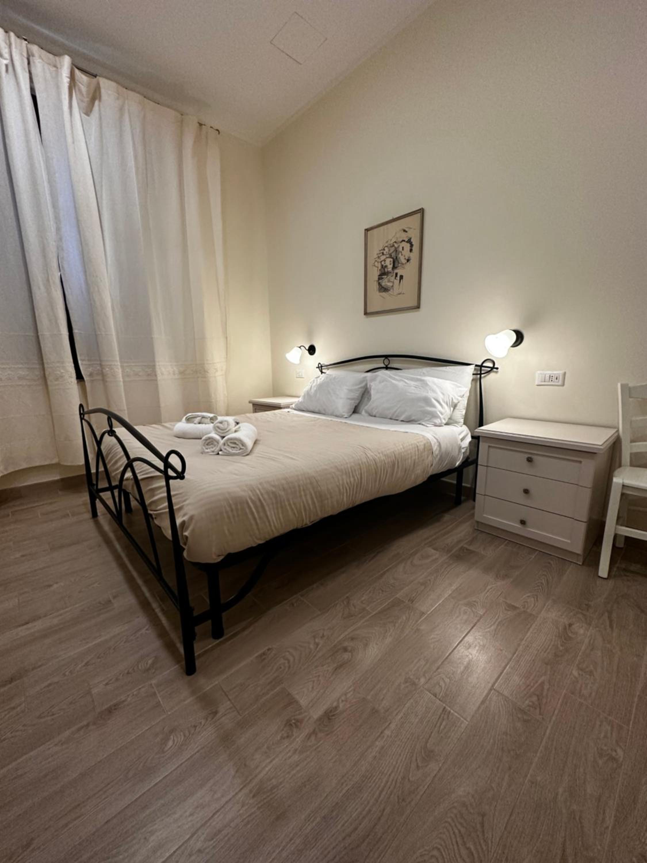 Double Room with Private Bathroom - Photo 2