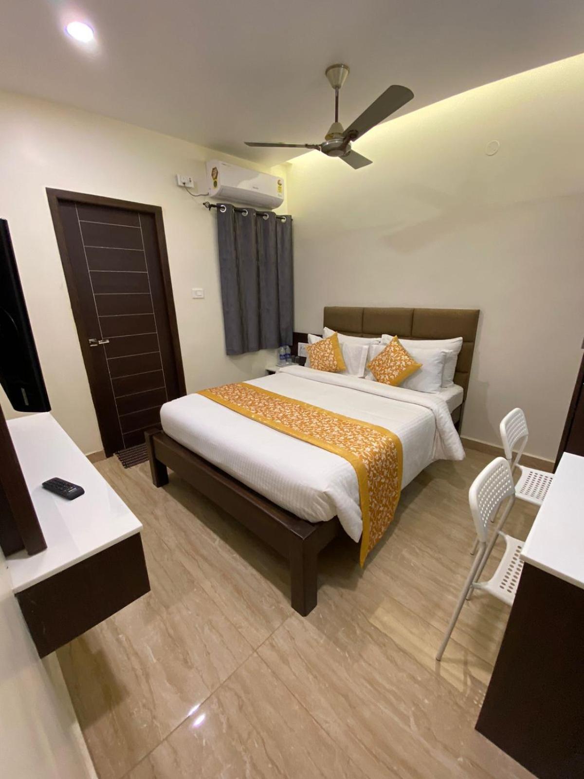 Standard Double Room - Photo 8