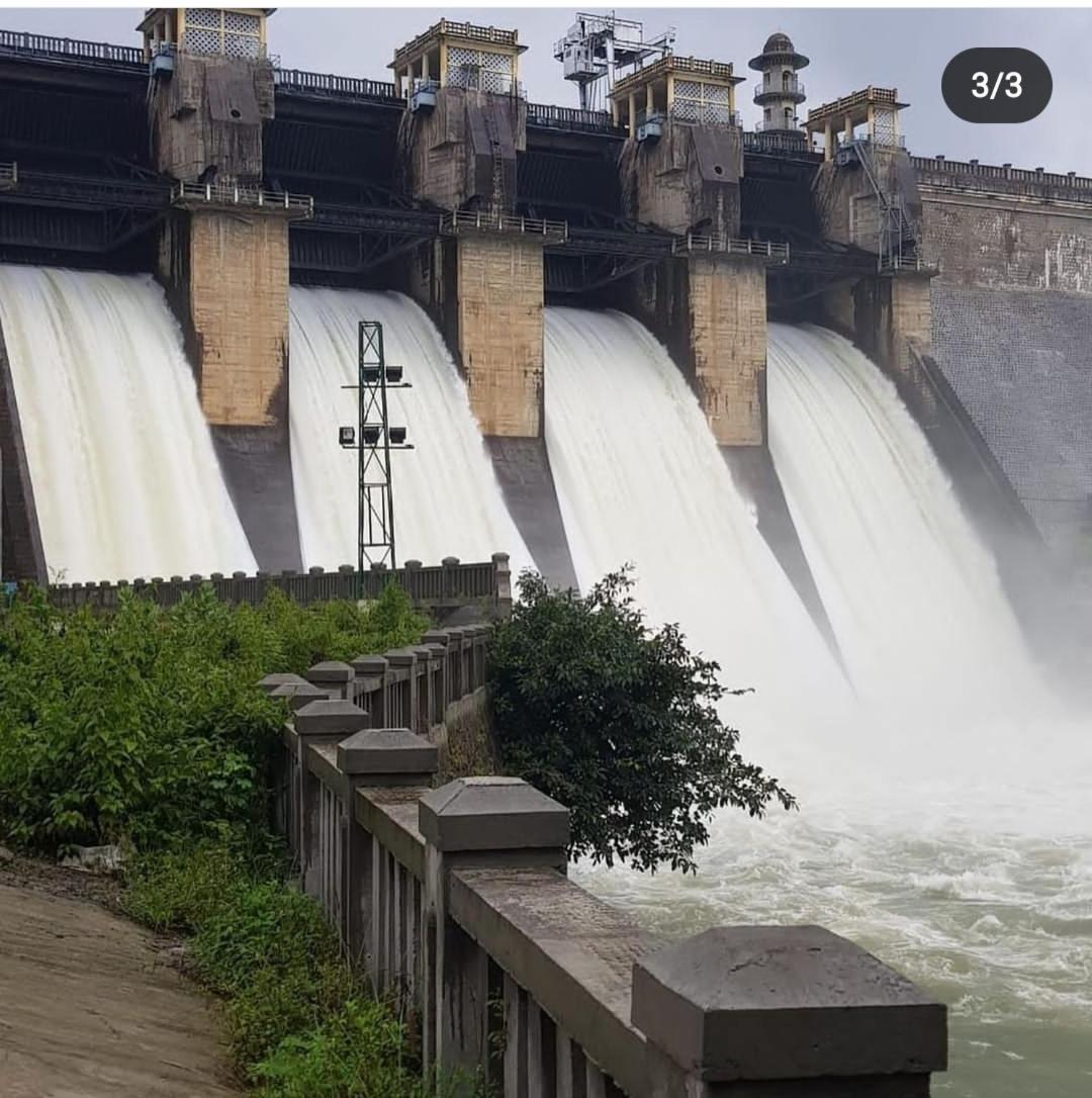 Three-Bedroom House photo 3