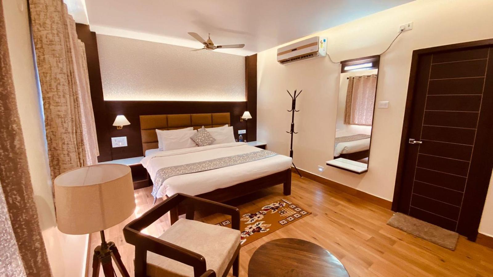 Executive Suite - Photo 1