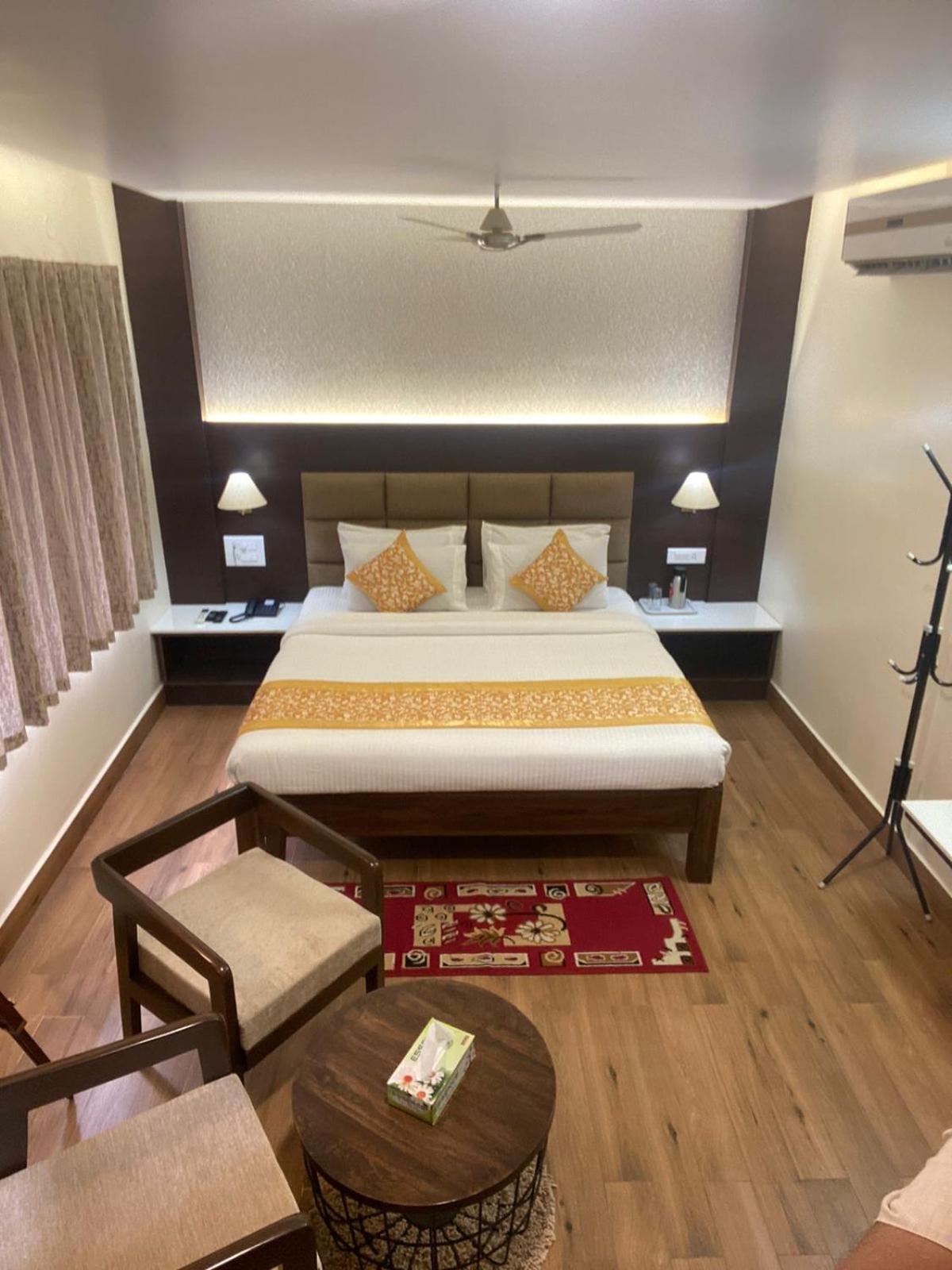 Executive Suite - Photo 7