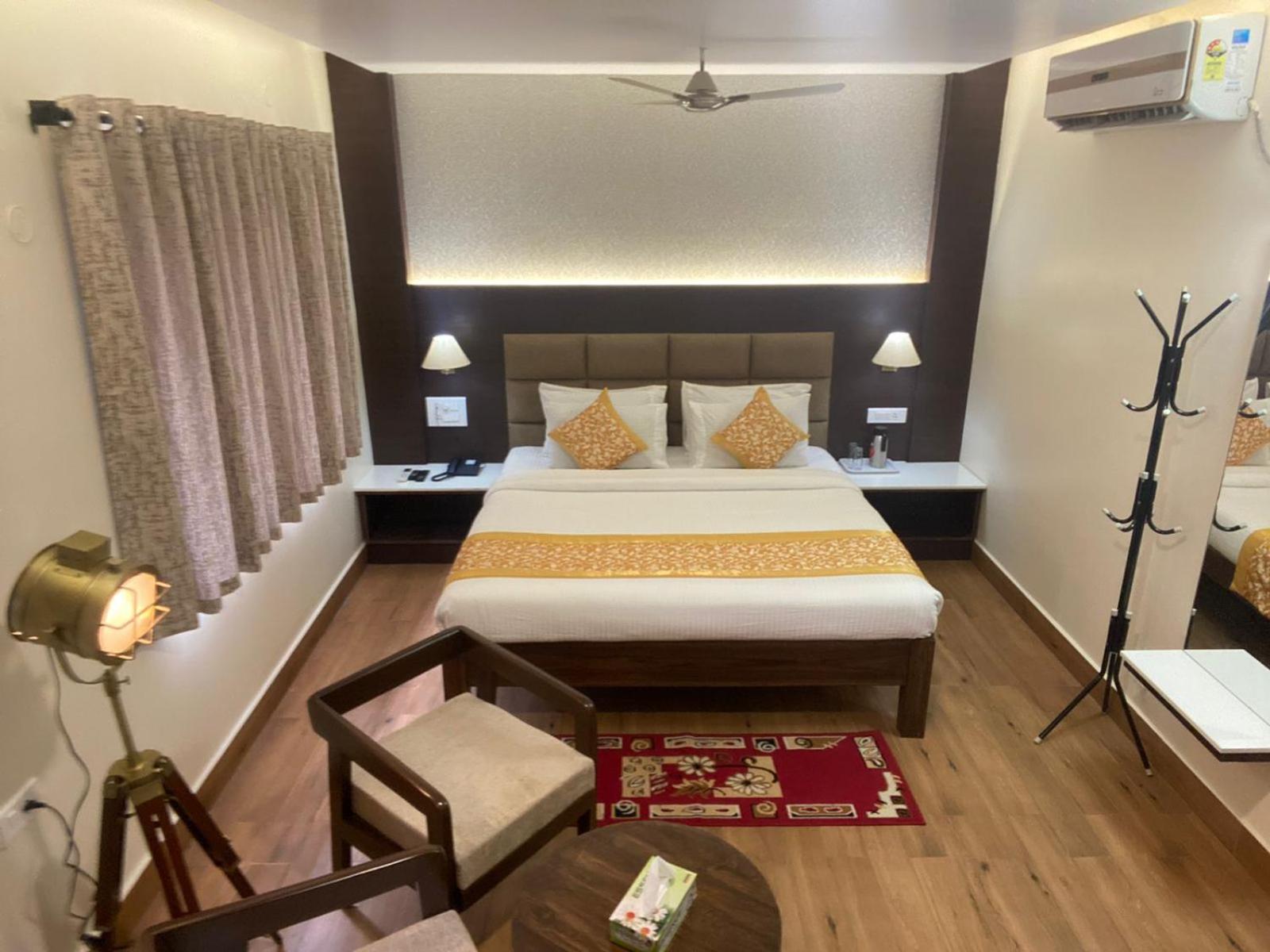 Executive Suite - Photo 3