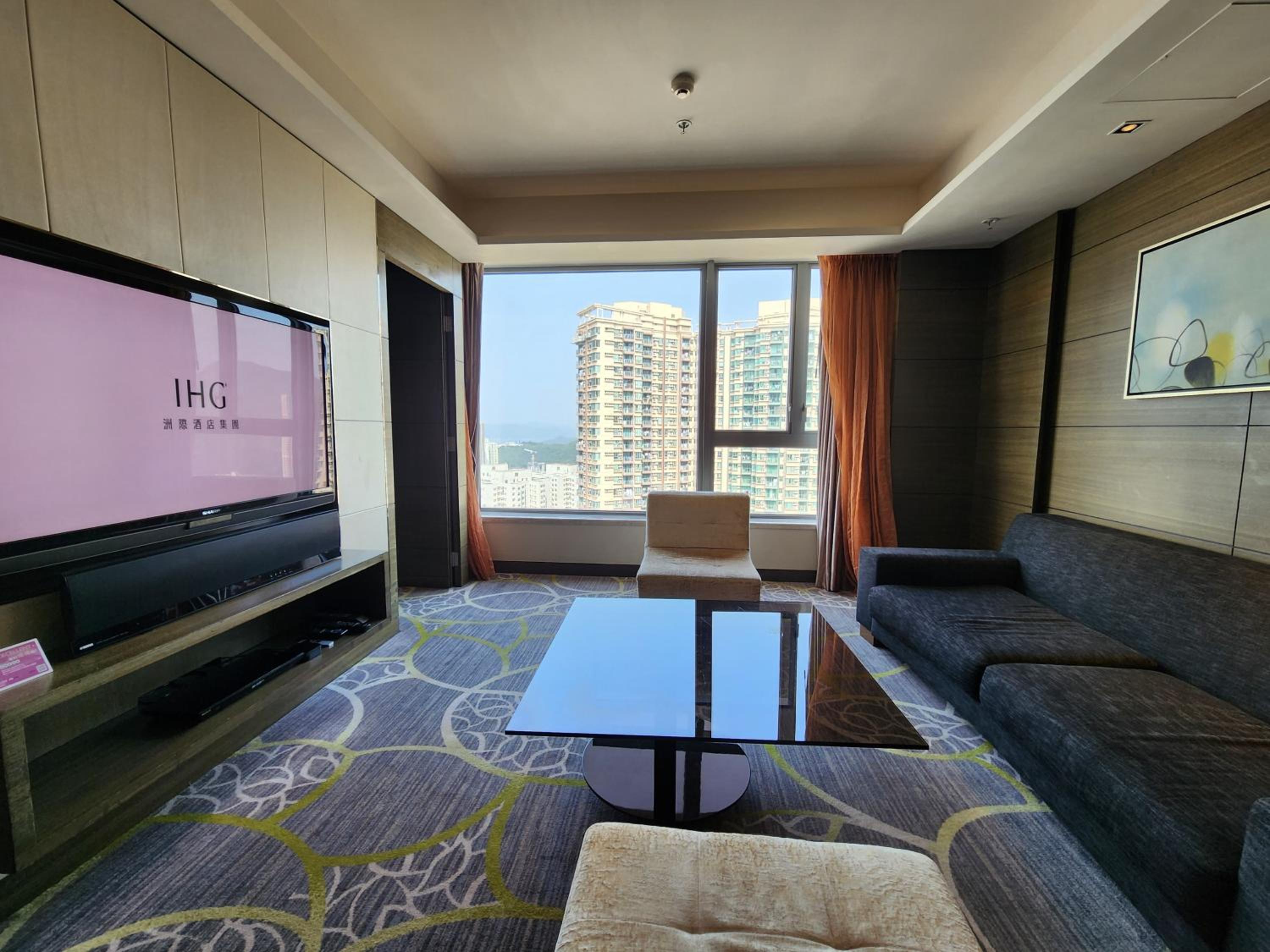 One-Bedroom King Suite with Garden View One-Bedroom King Suite with Garden View