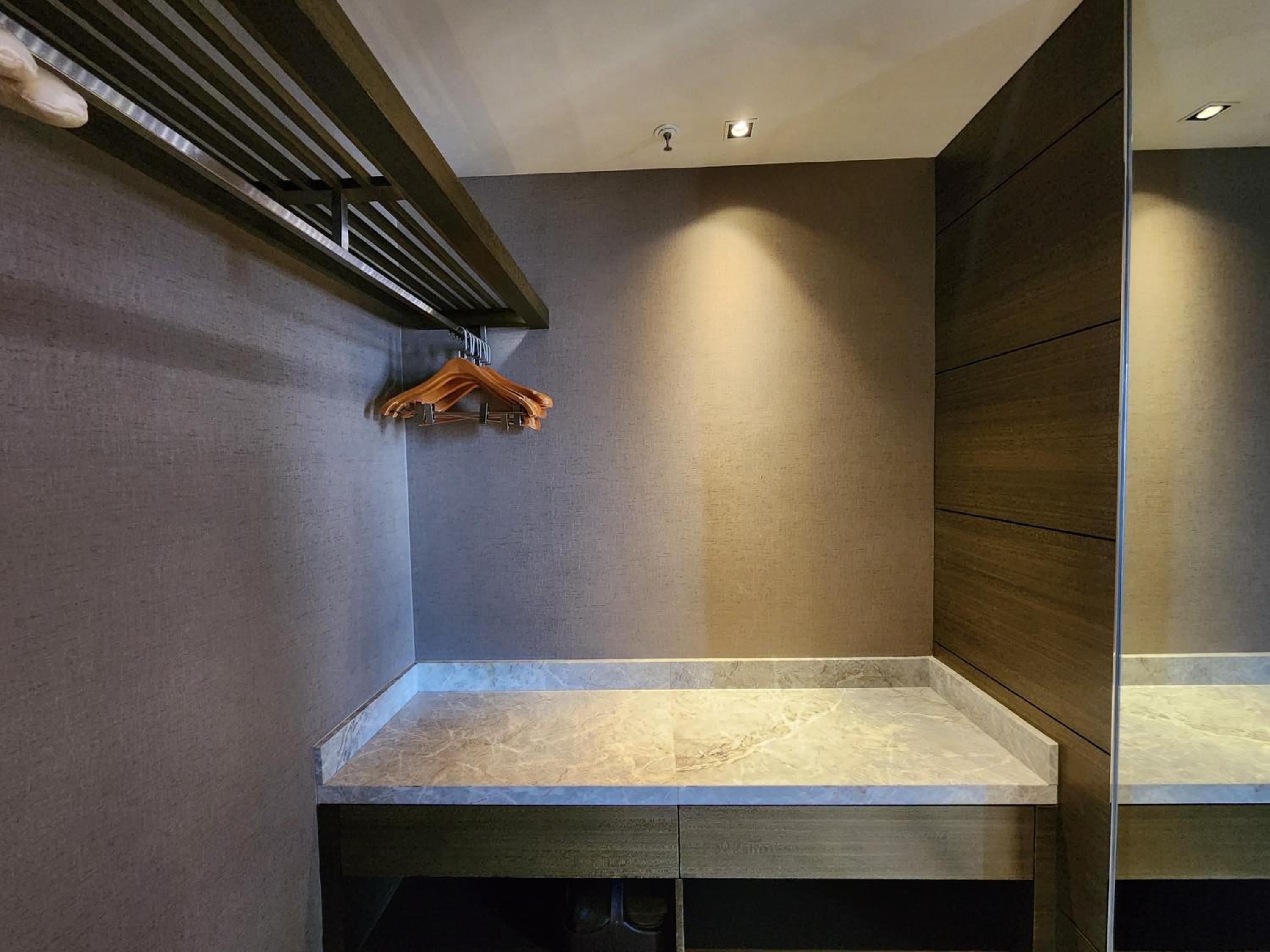 One-Bedroom King Suite with Garden View