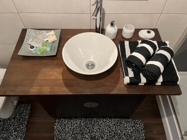 Double Room with Private Bathroom - Photo 4