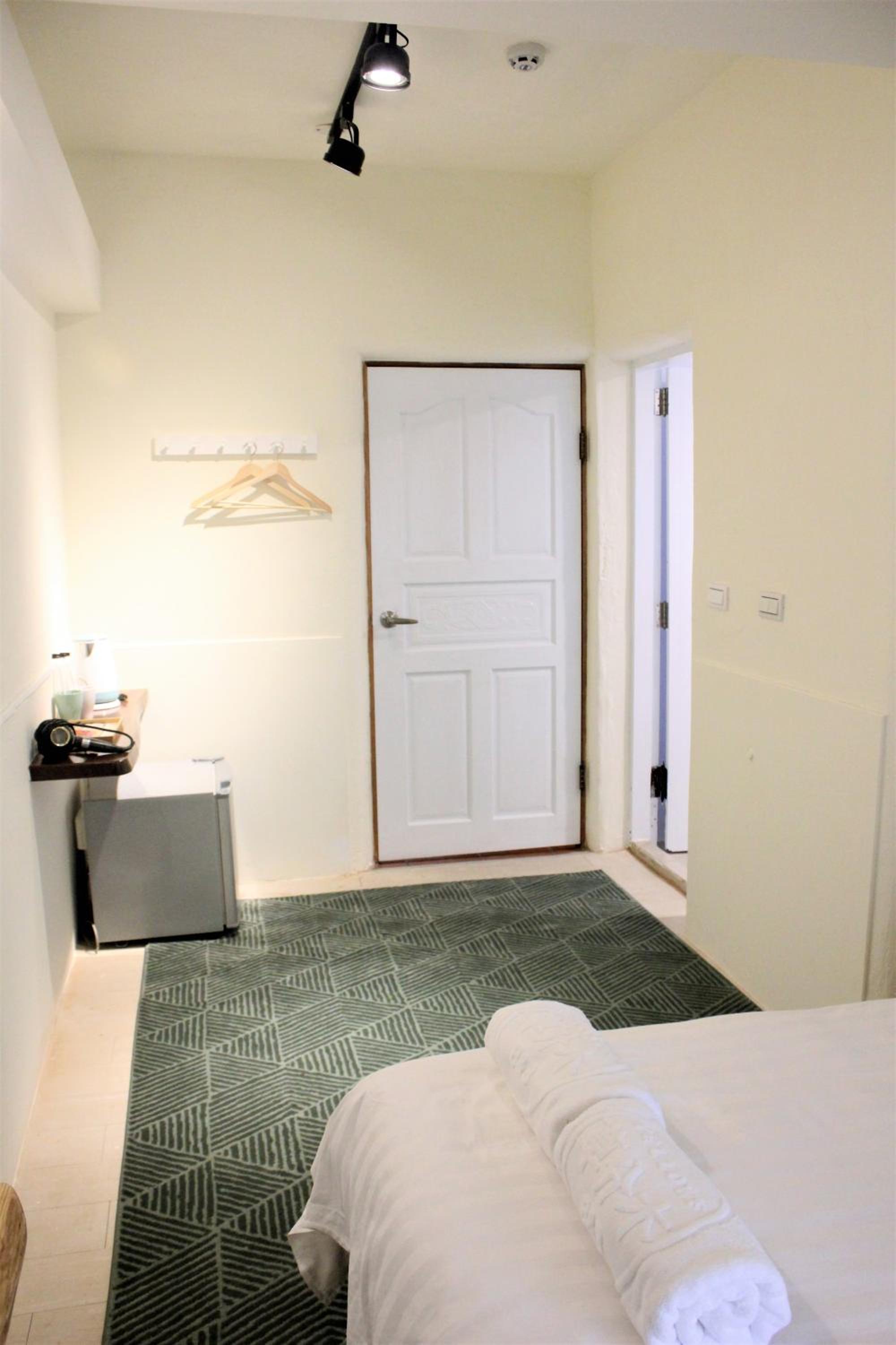 Small Double Room (No Window) photo 2
