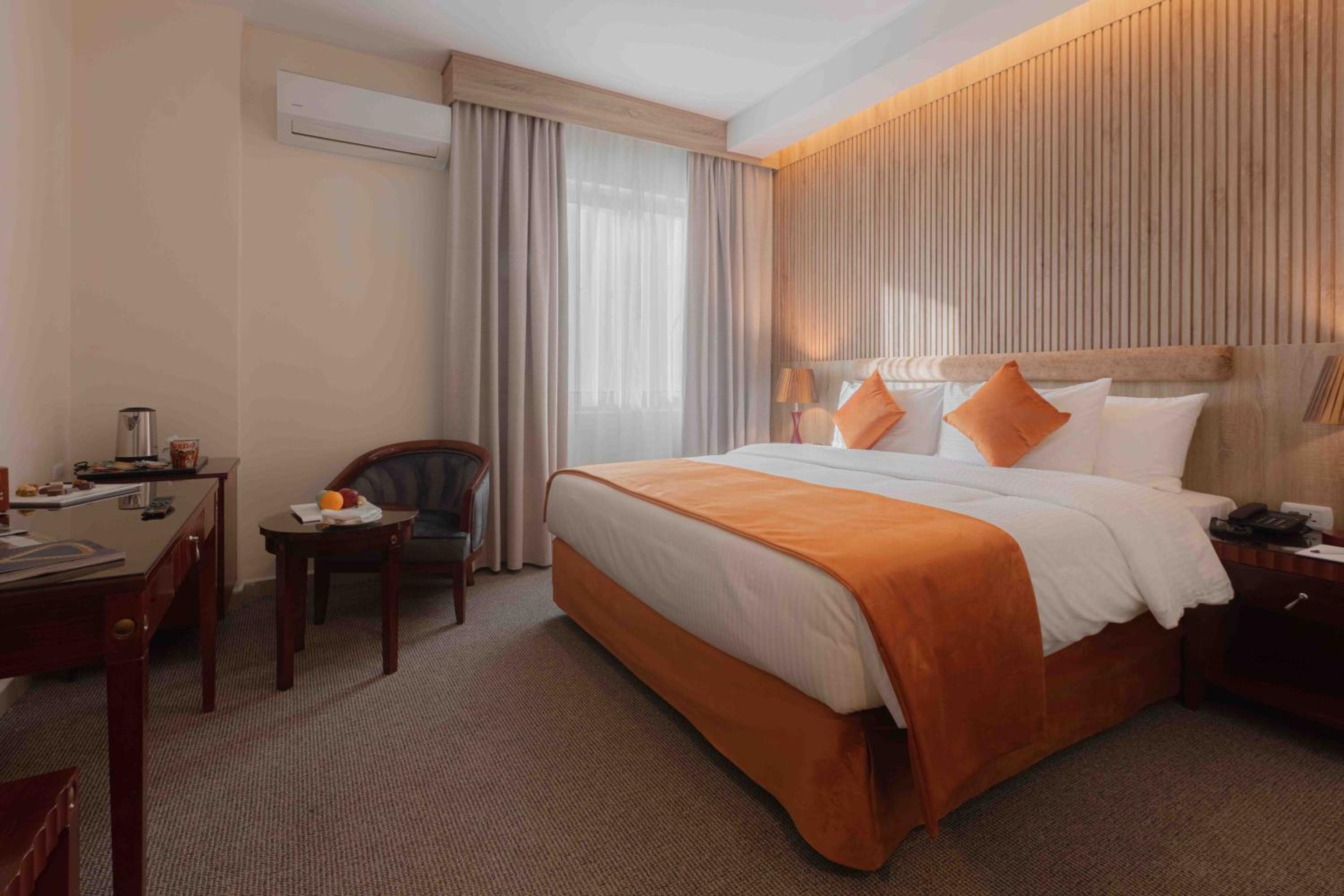 Standard King Room - Photo 3