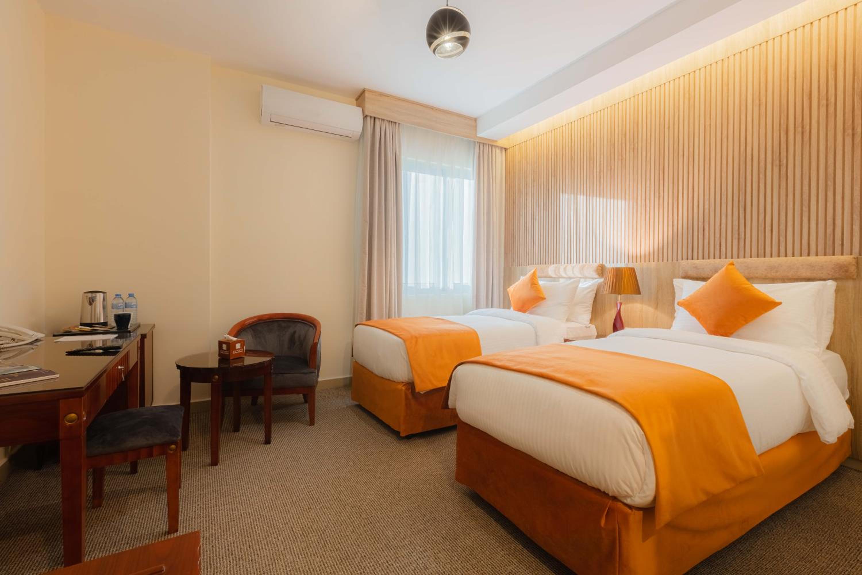 Standard Twin Room - Photo 2