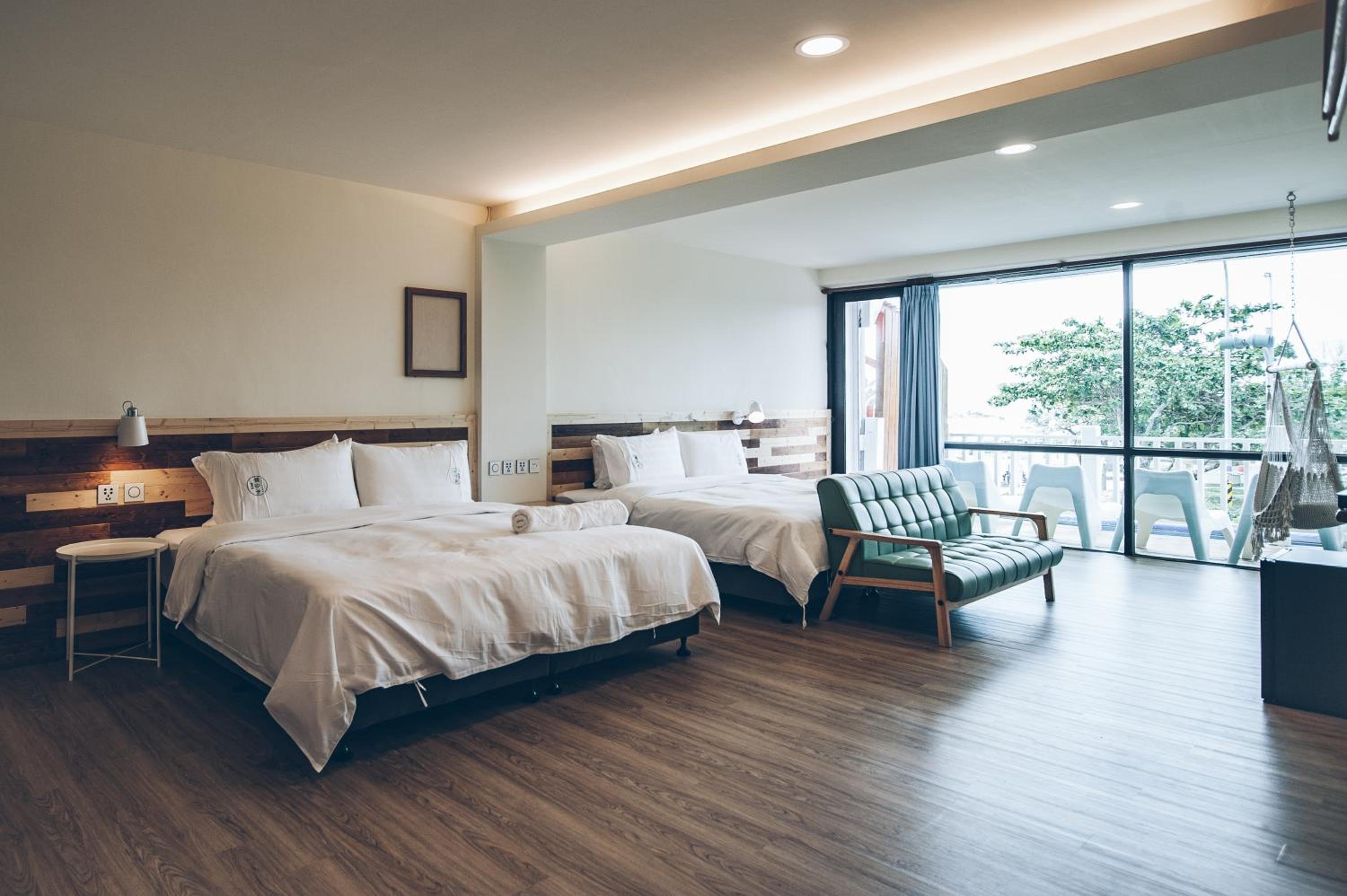 Quadruple Room with Sea View - Photo 10