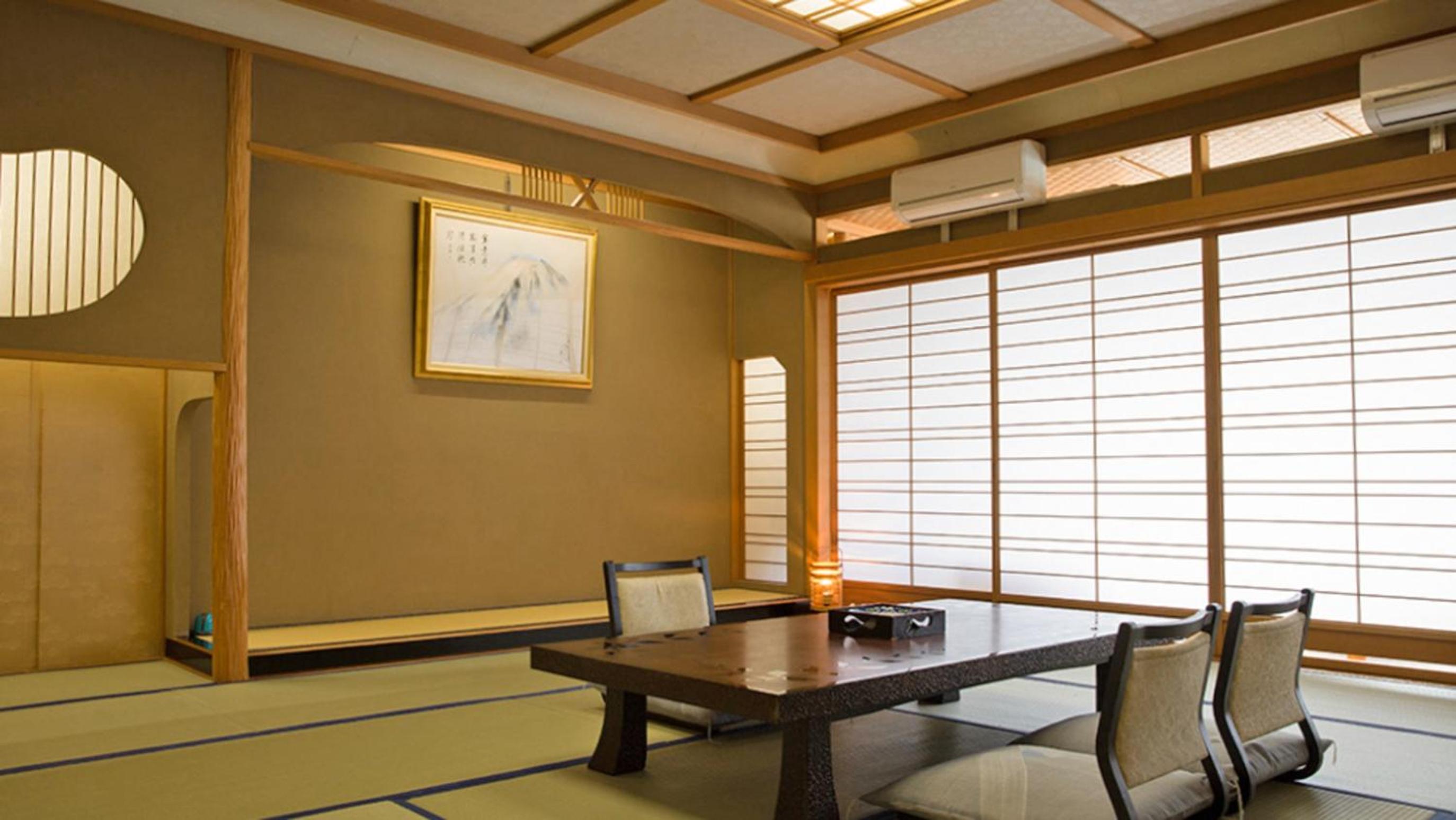 Japanese-Style Twin Room with Mt. Fuji View - West Wing photo 1
