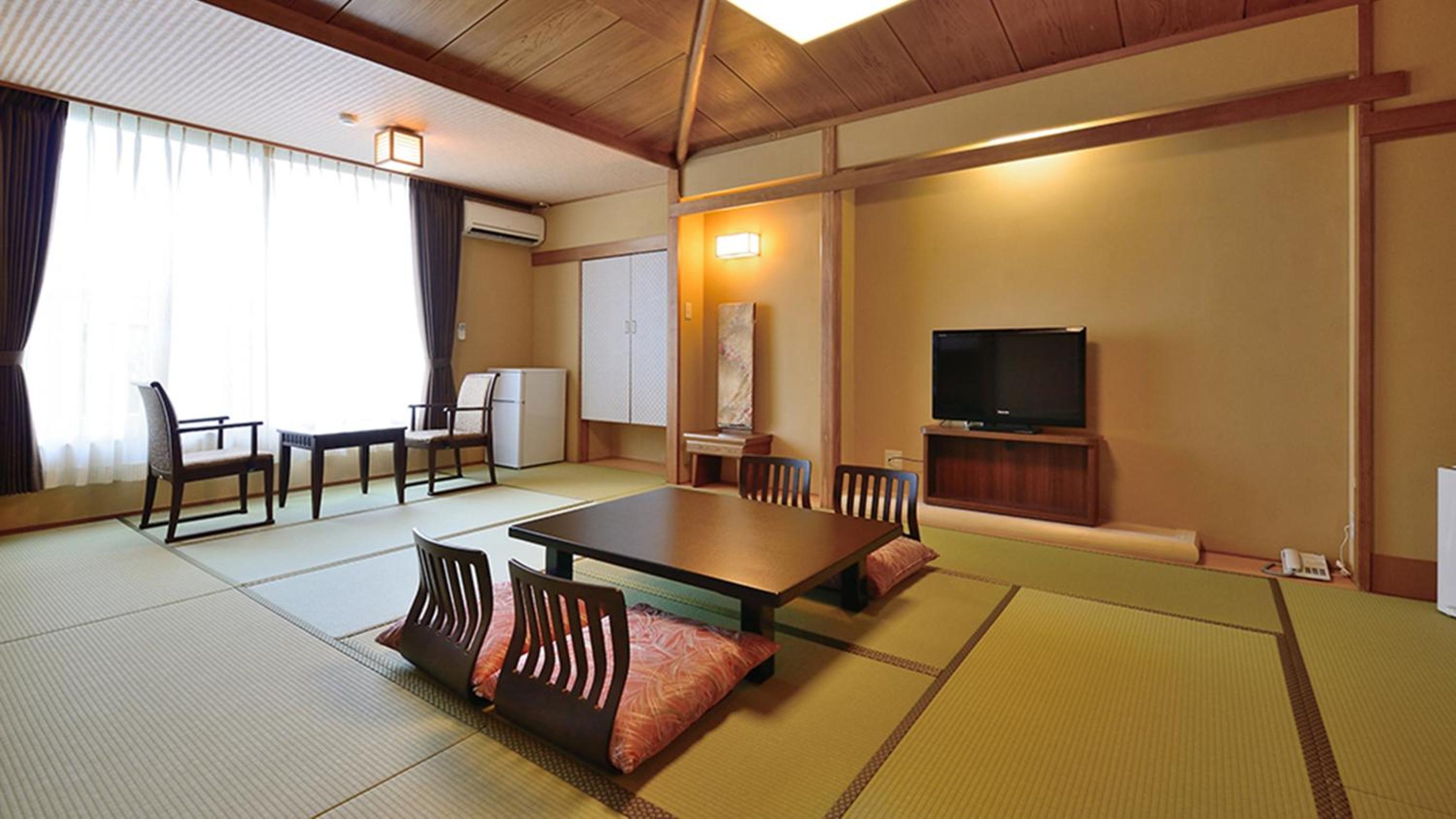 Superior Japanese-Style Room with Mt. Fuji View - East Wing photo 2