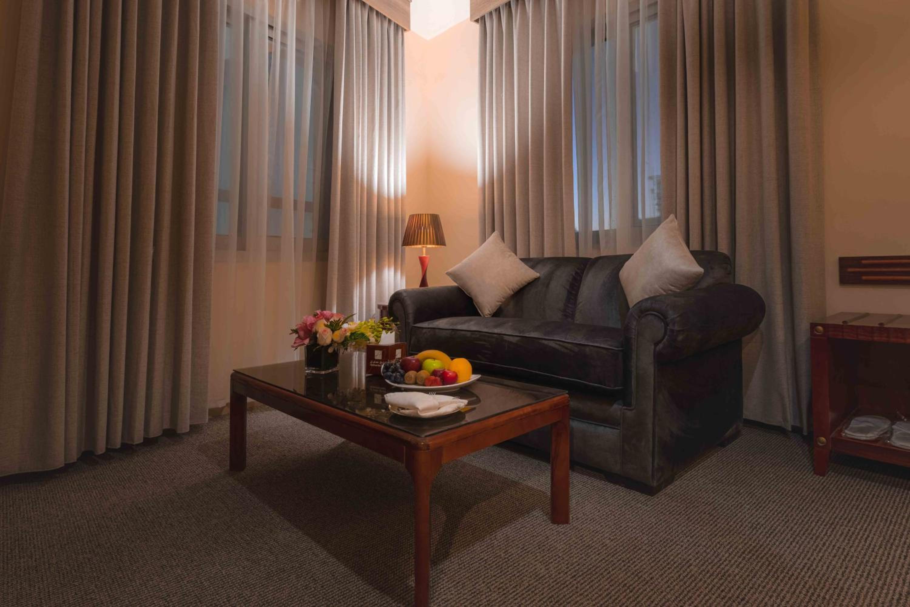 Deluxe King Room - Photo 2
