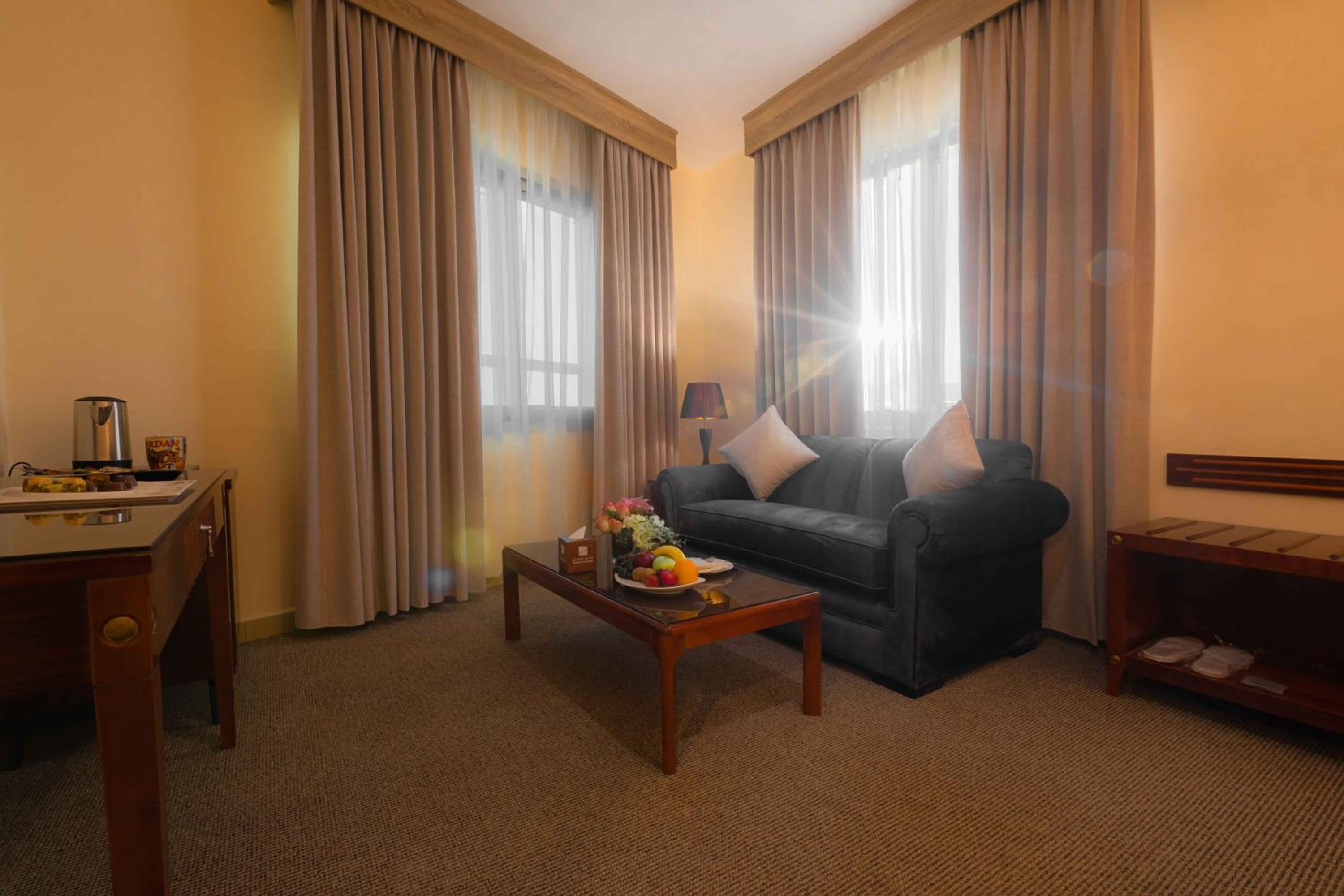Deluxe King Room - Photo 4