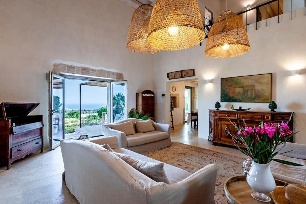 Villa photo 1
