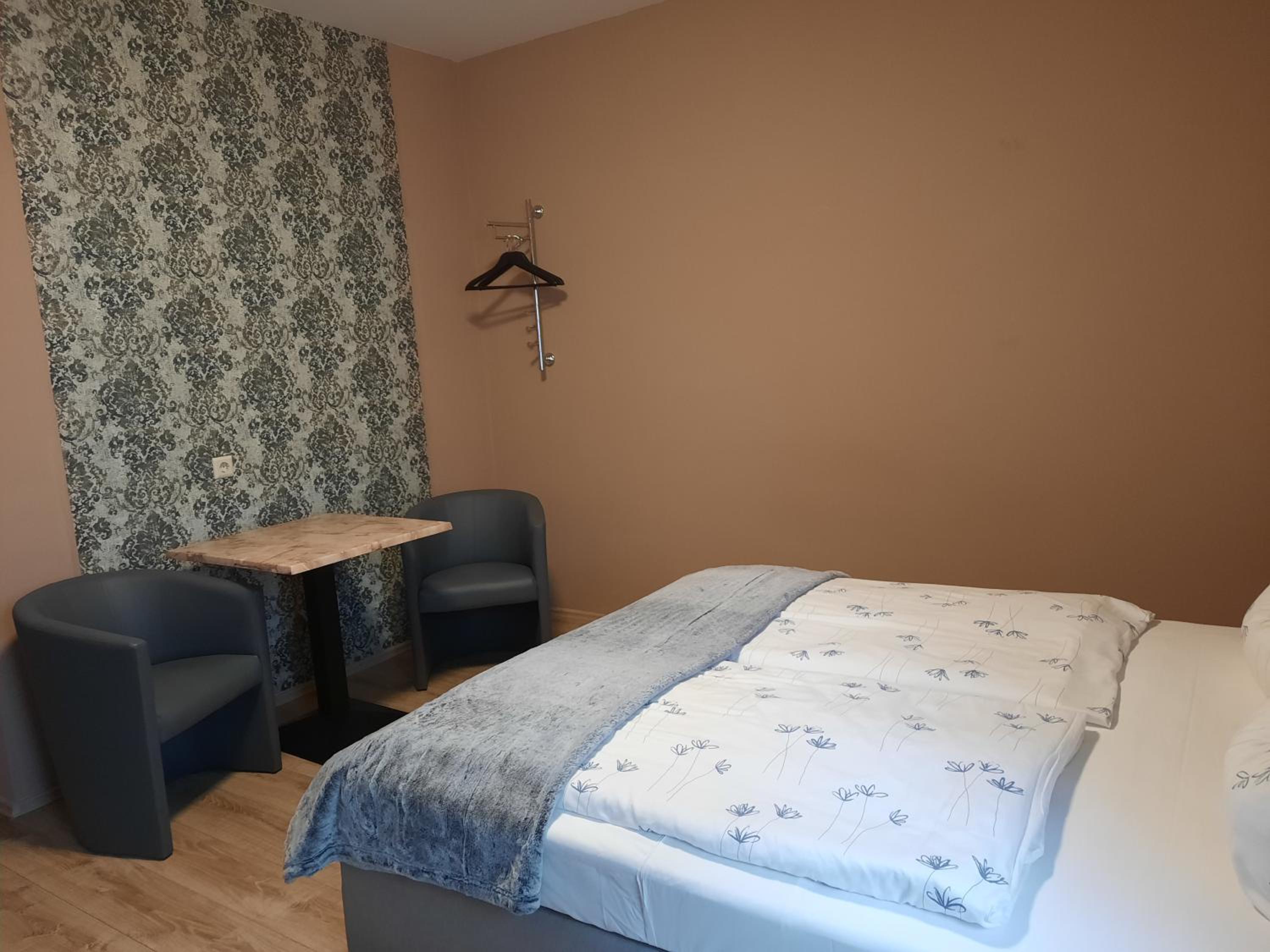 Single Room with Bathroom photo 2