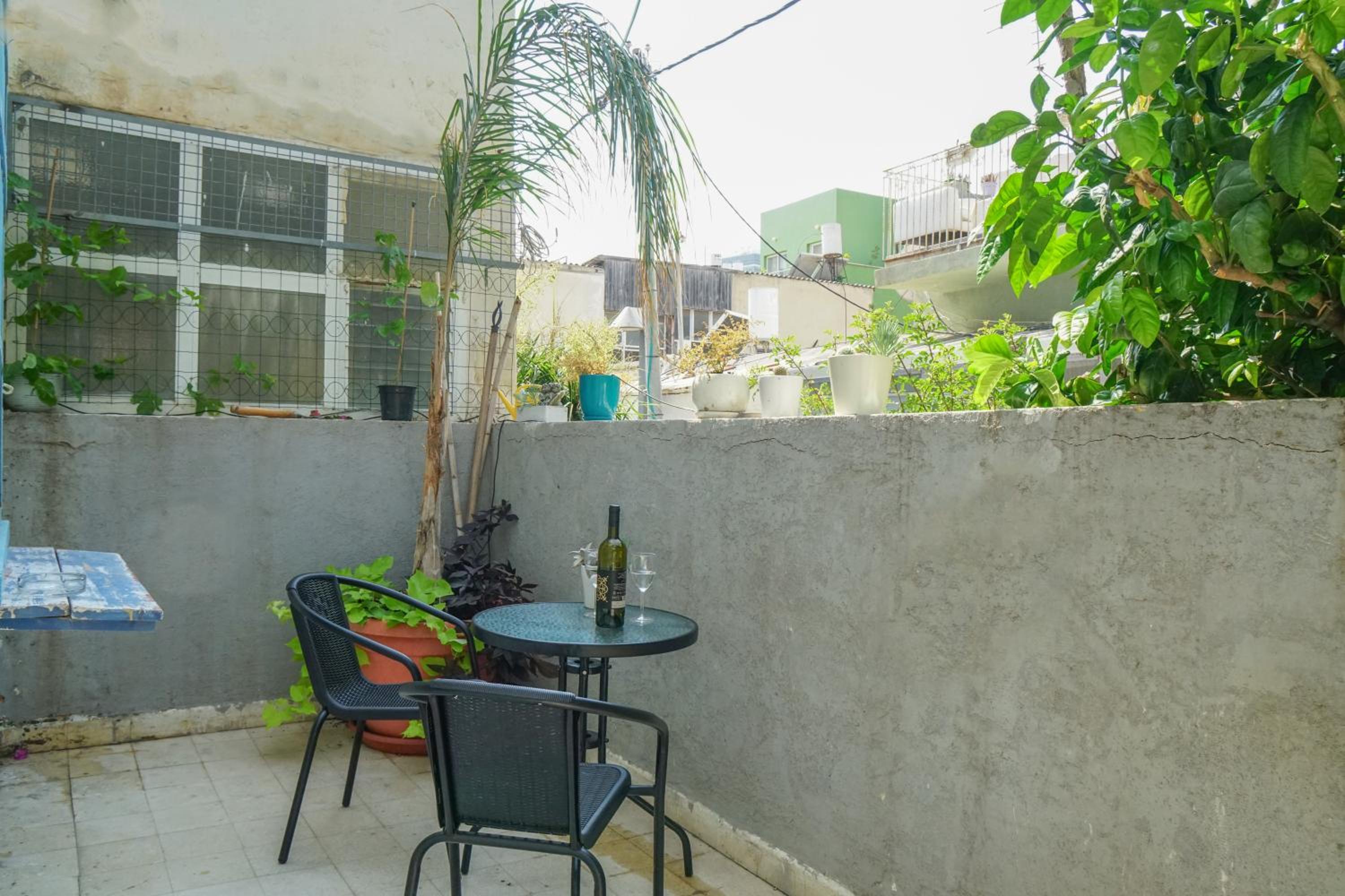 Apartment with Balcony - Photo 10