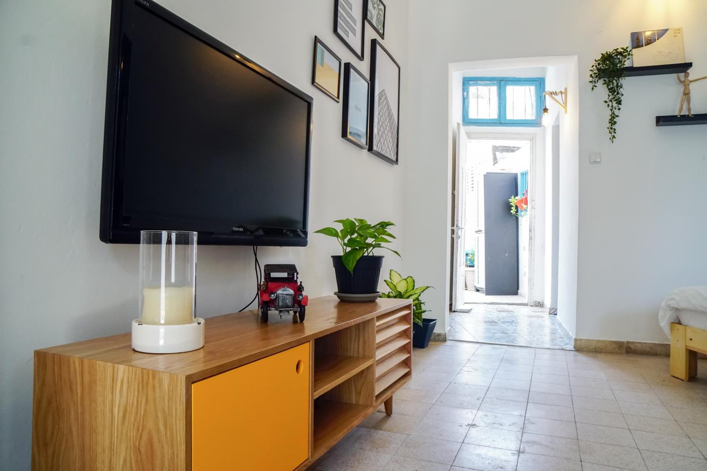 Apartment with Balcony - Photo 12